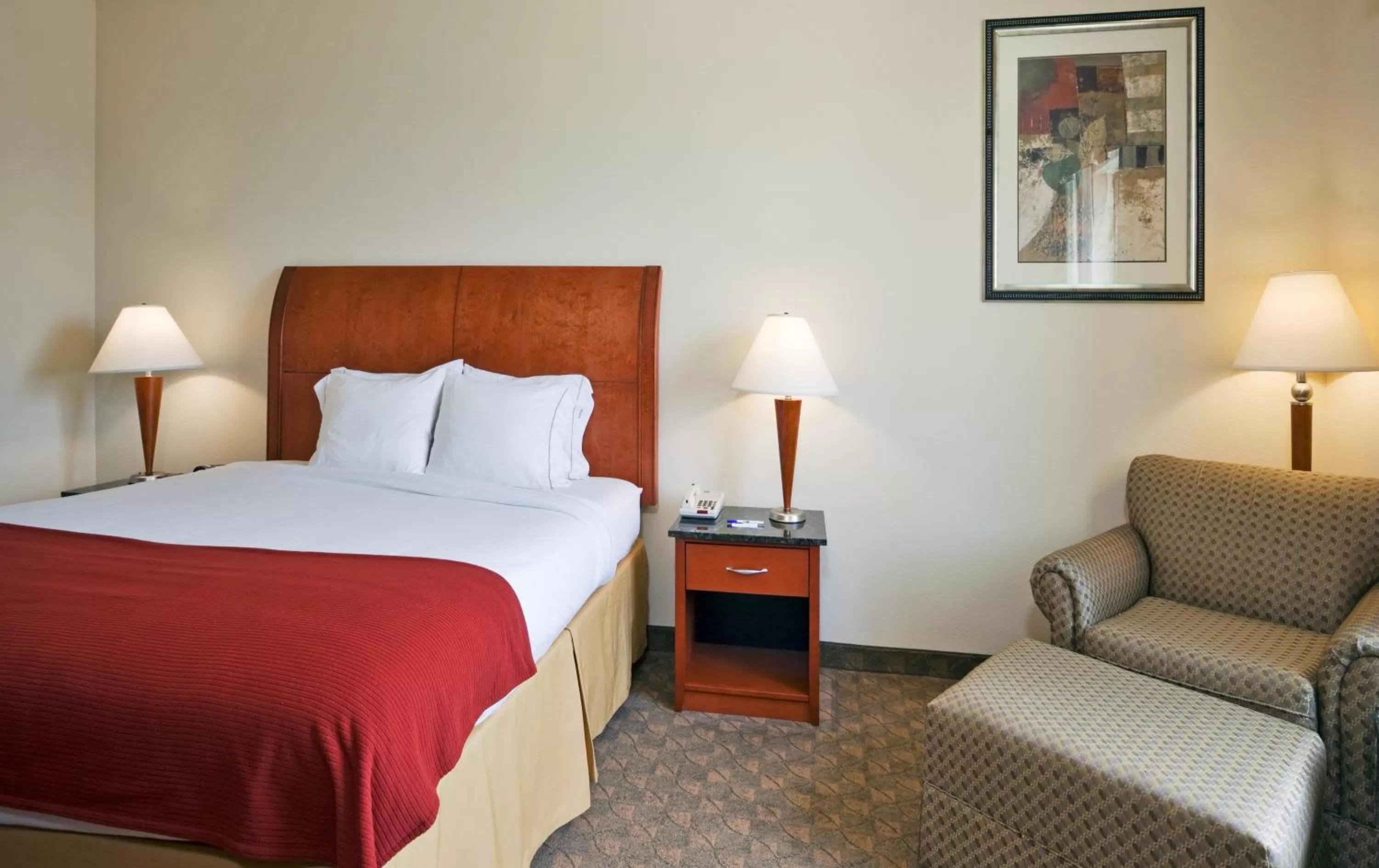 Bedroom, Bed in Holiday Inn Express Hotel and Suites Fairfield-North by IHG
