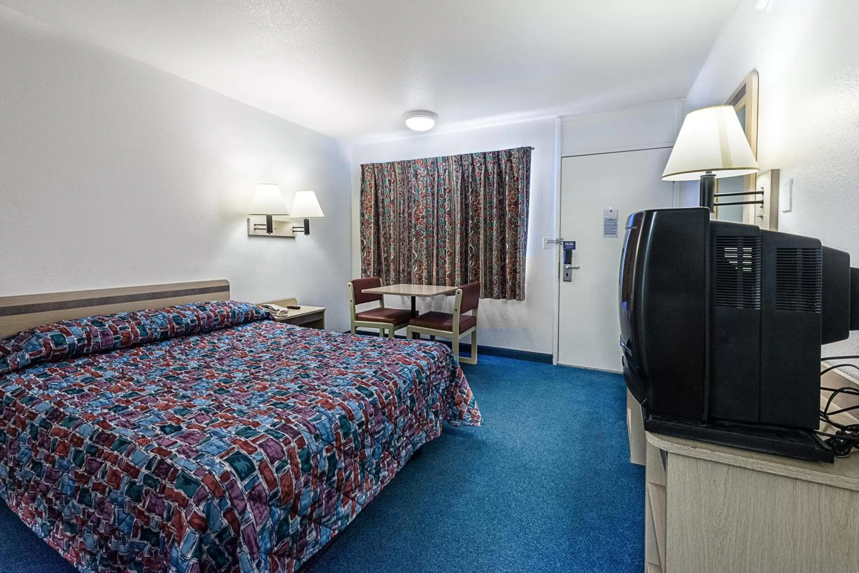 Photo of the whole room, Room Photo in Motel 6-Winnemucca, NV