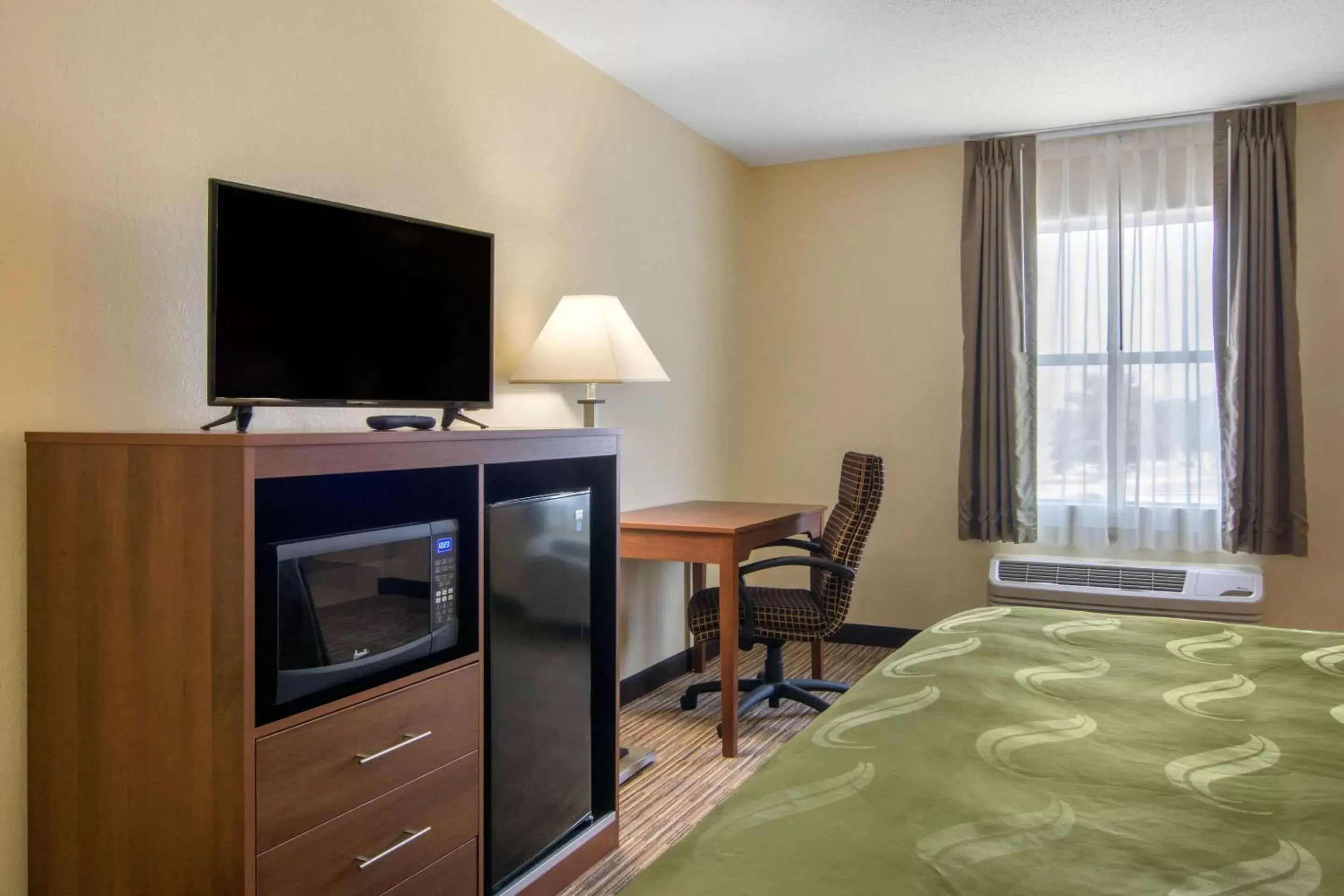 Photo of the whole room, TV/Entertainment Center in Quality Inn Loganville US Highway 78