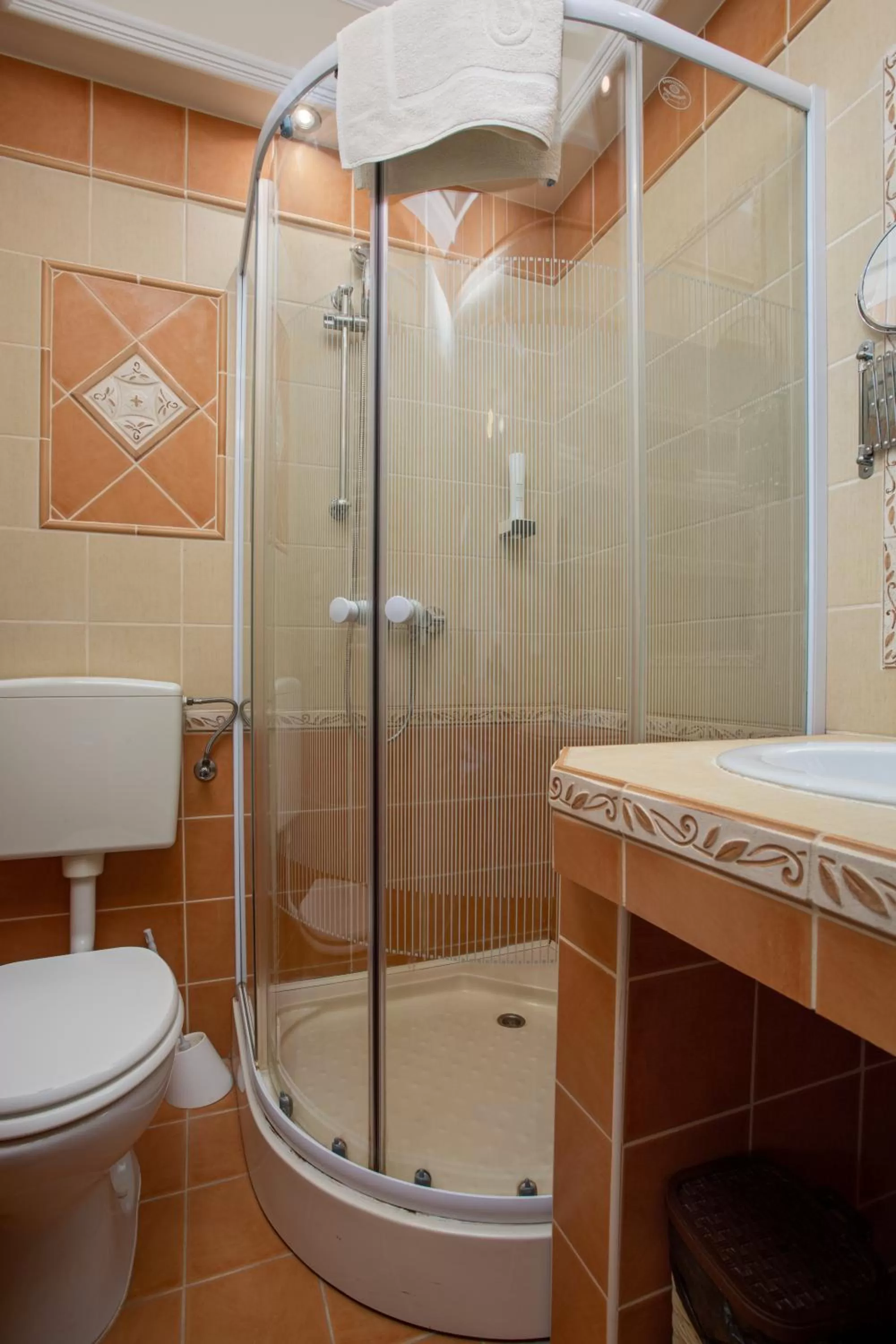 Bathroom in Illés Hotel