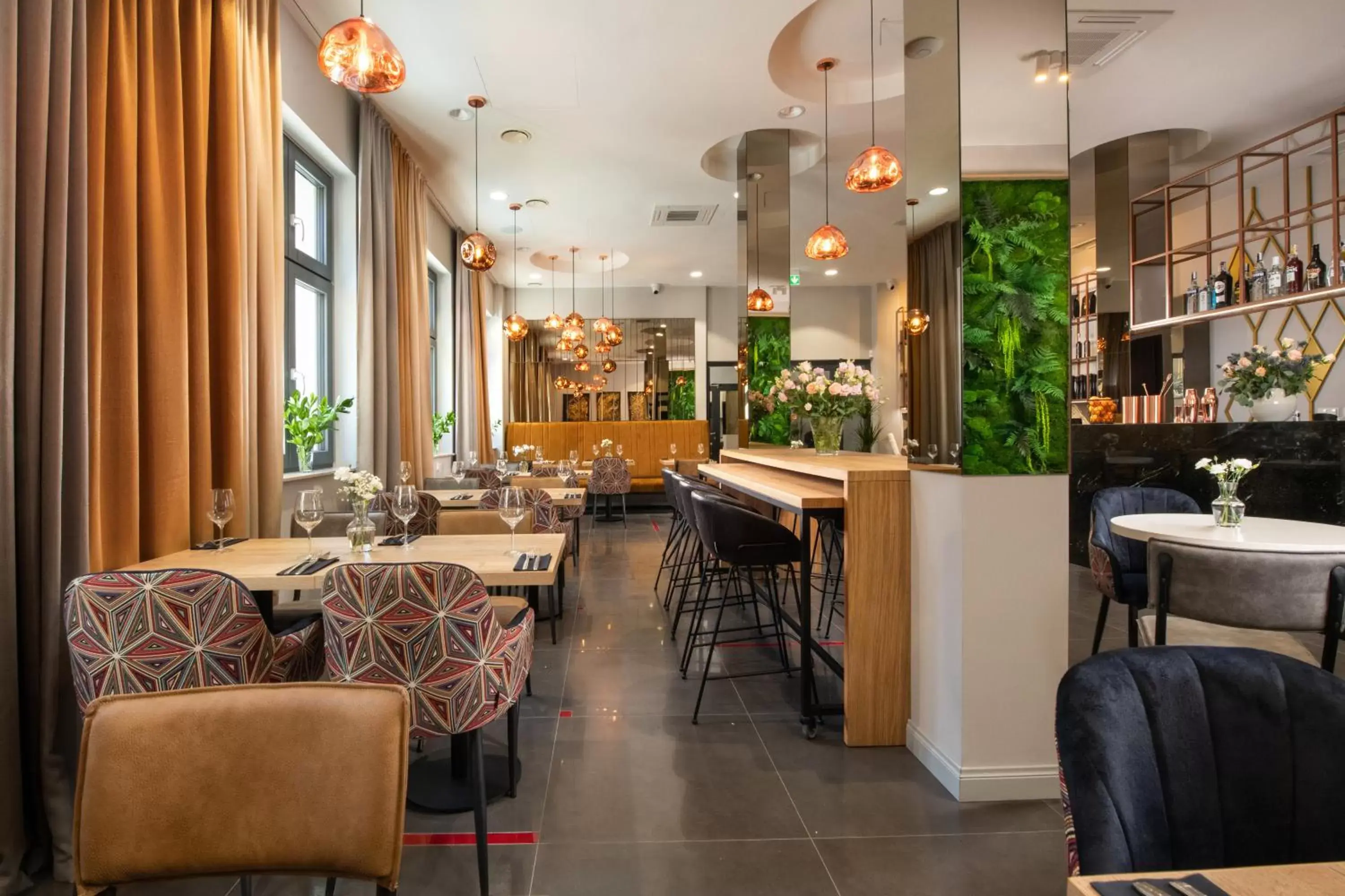 Restaurant/places to eat in Xerion Hotel Restaurant/places to eat in Xerion Hotel