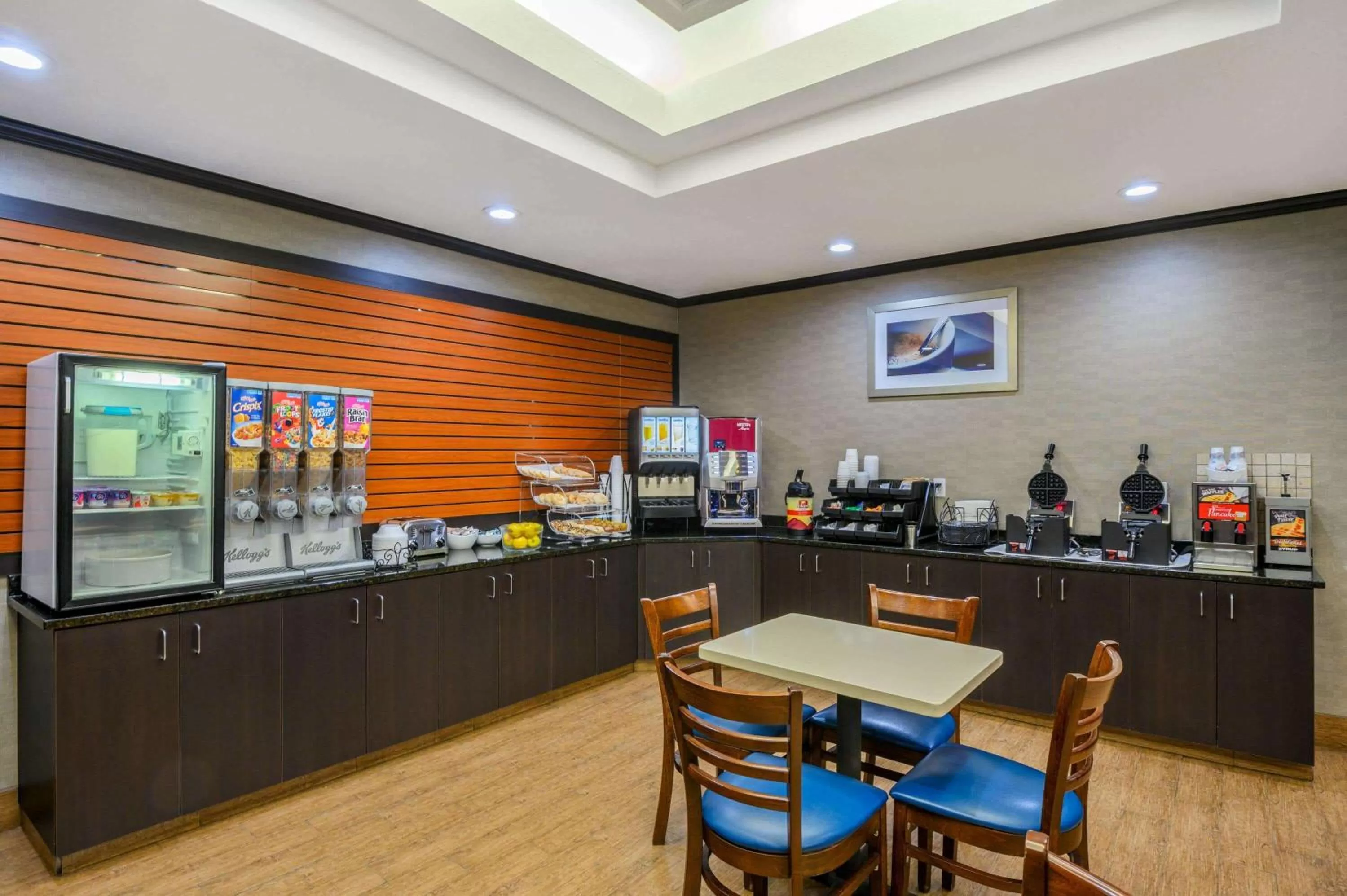 Restaurant/places to eat in La Quinta Inn & Suites Casino and Bar by Wyndham Glendive
