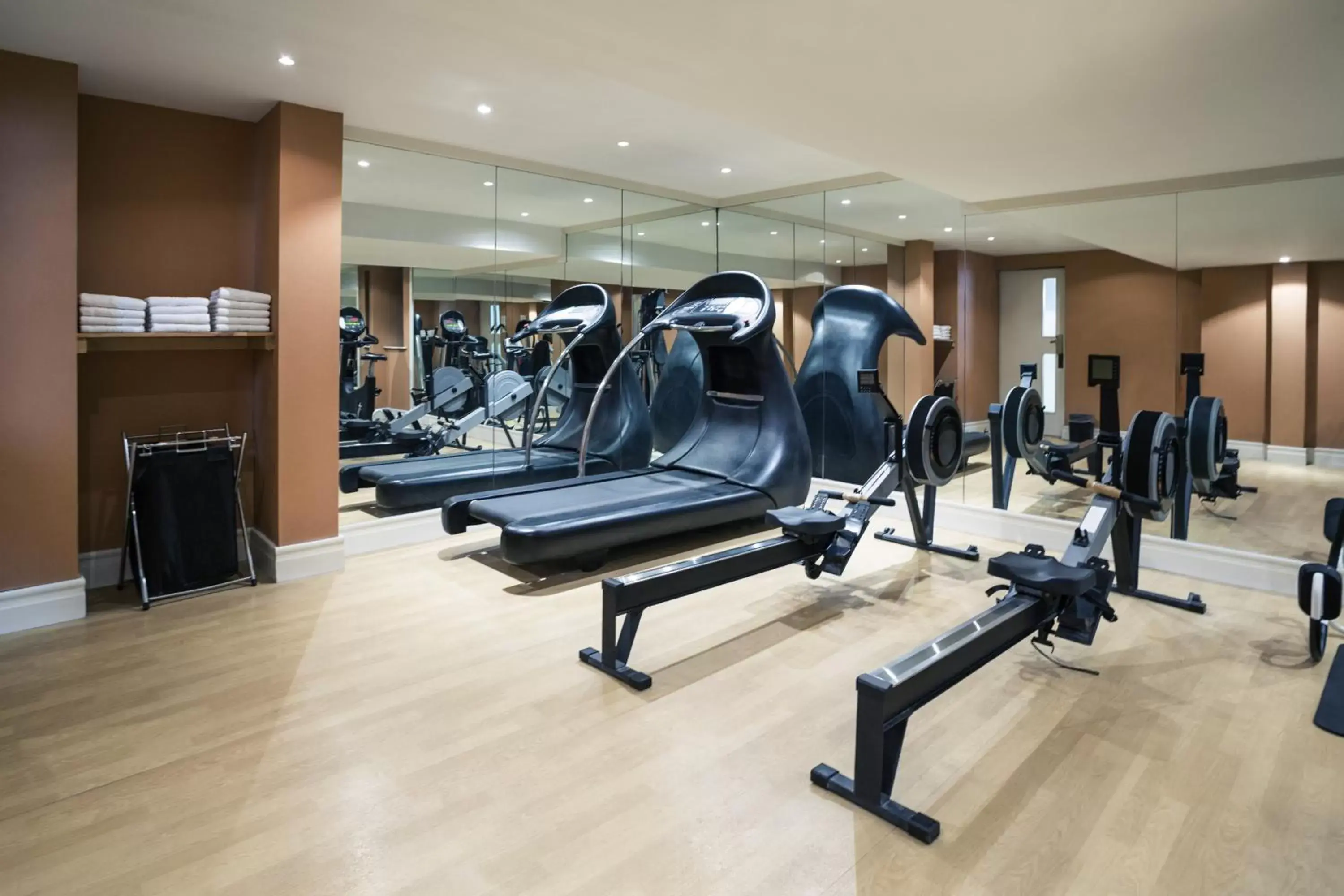 Fitness centre/facilities, Fitness Center/Facilities in Mercure London Heathrow Airport