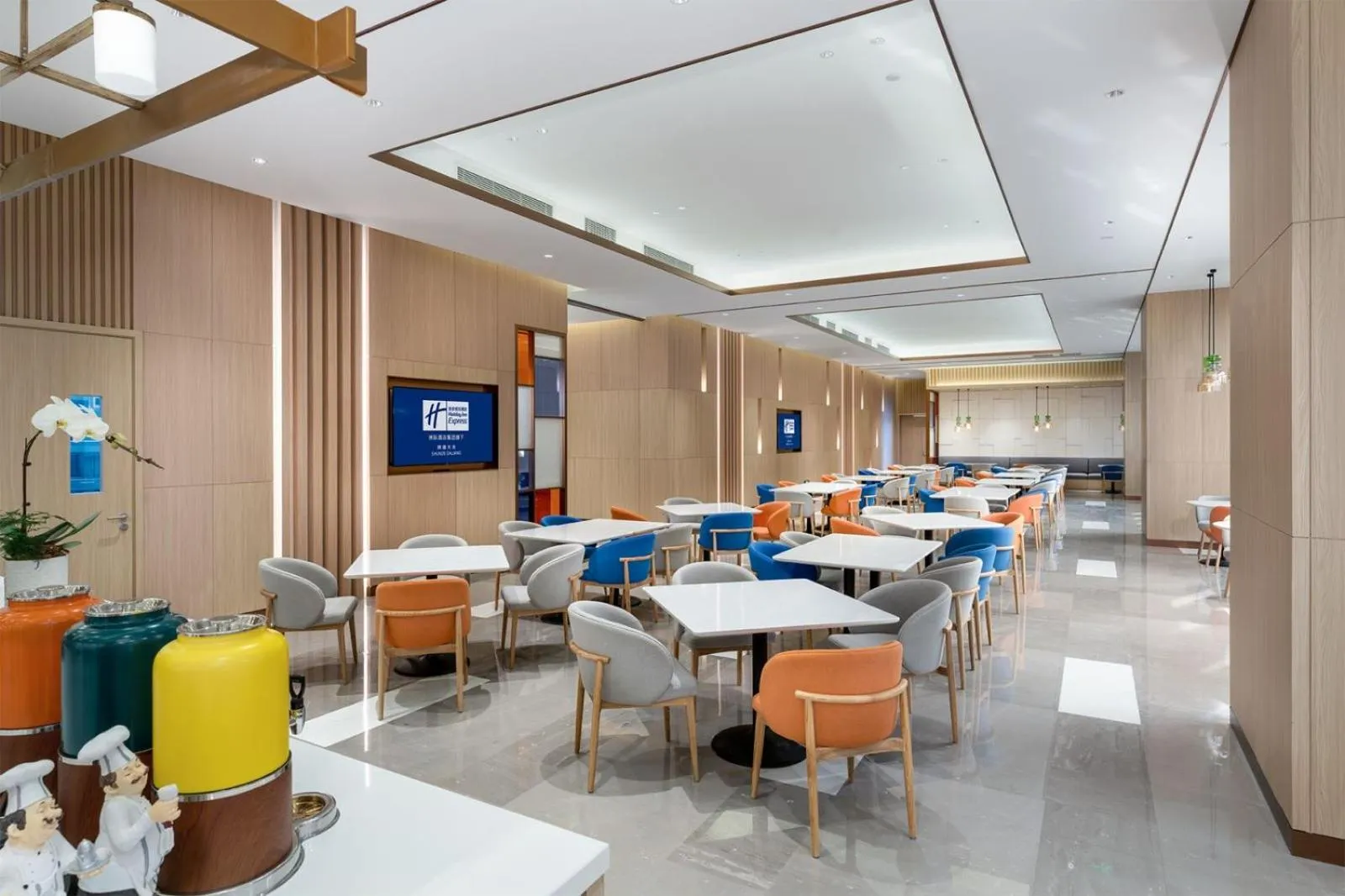 Restaurant/places to eat in Holiday Inn Express Shunde Daliang by IHG