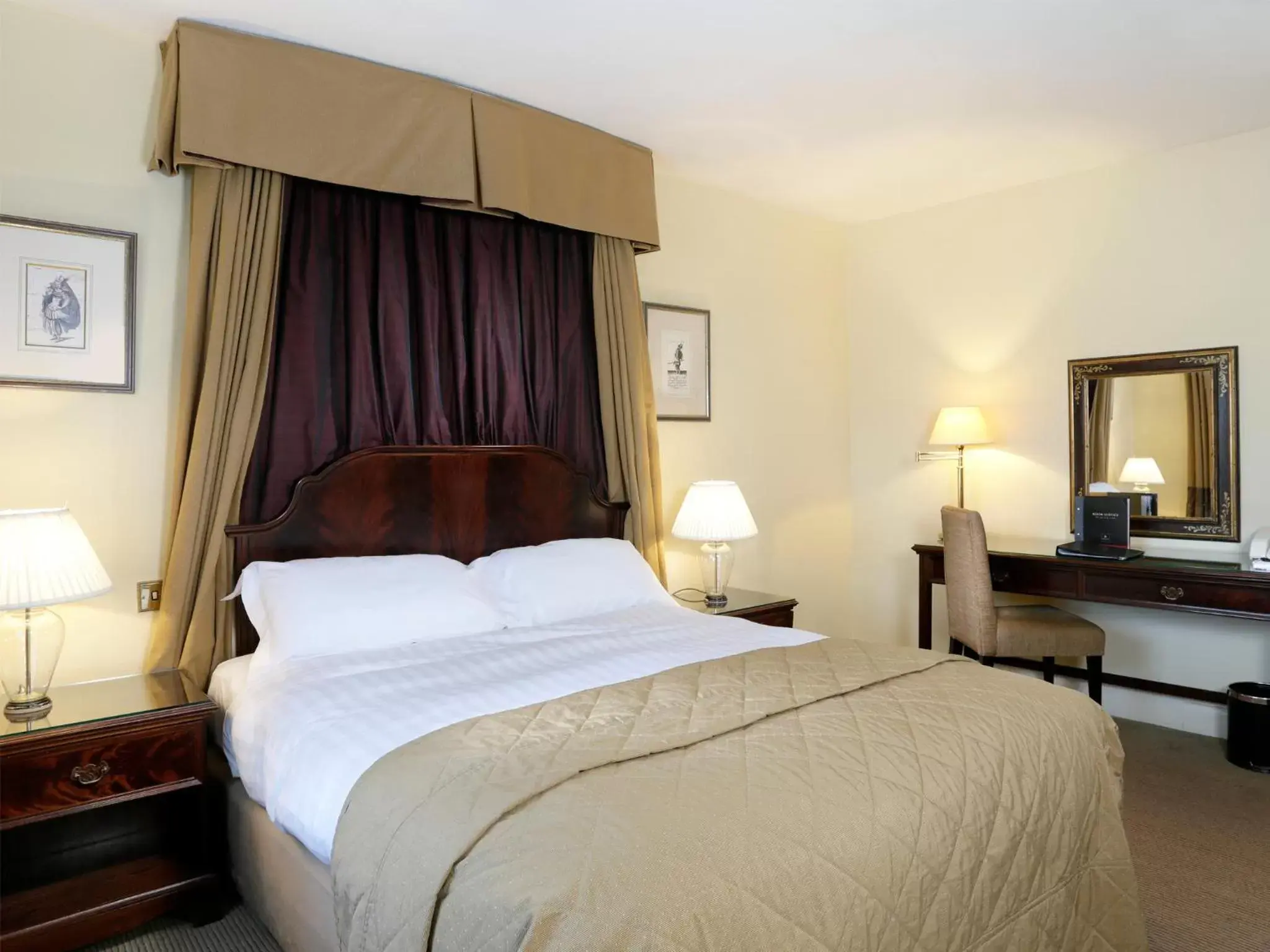 Bed in Macdonald Alveston Manor Hotel