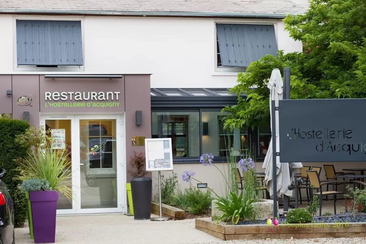 Property building, Facade/Entrance in L'Hostellerie d'Acquigny