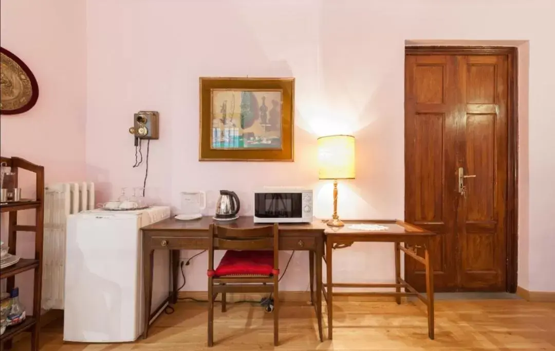 TV/Entertainment Center in In The Heart Of Florence