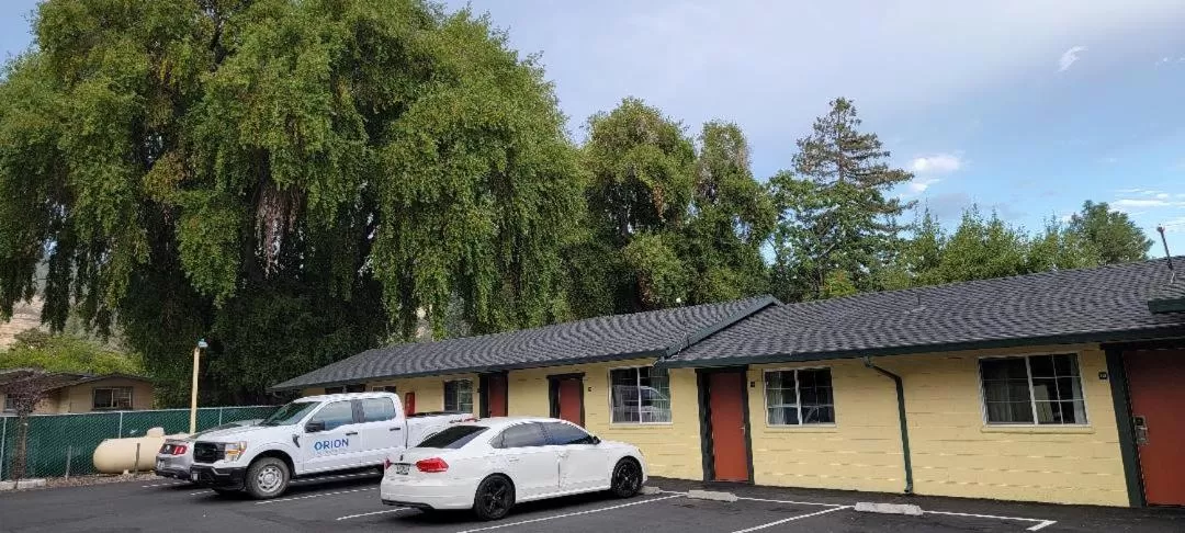 Property building in Lakeview Inn