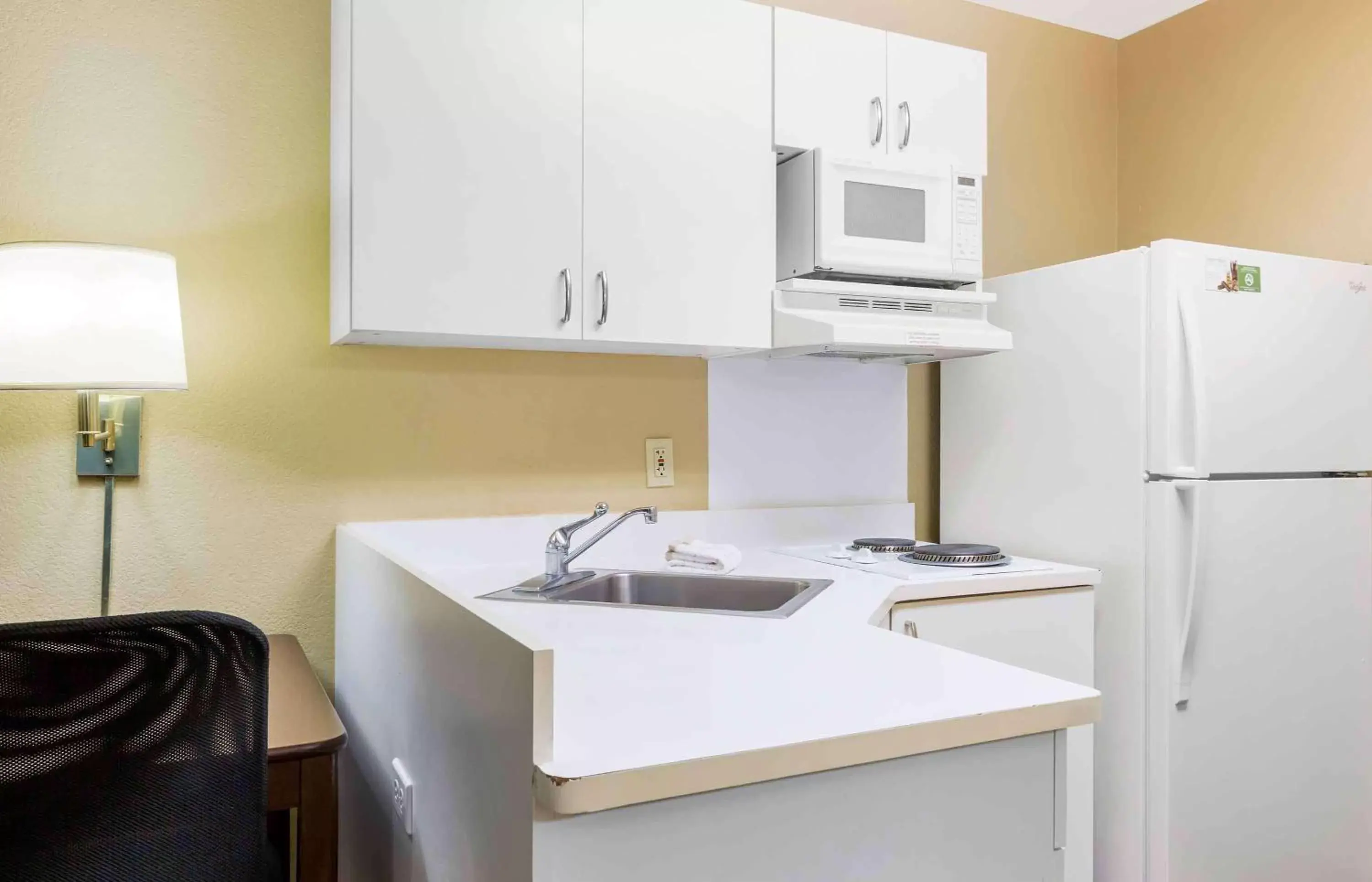 Bedroom, Kitchen/Kitchenette in Extended Stay America Suites - Tucson - Grant Road