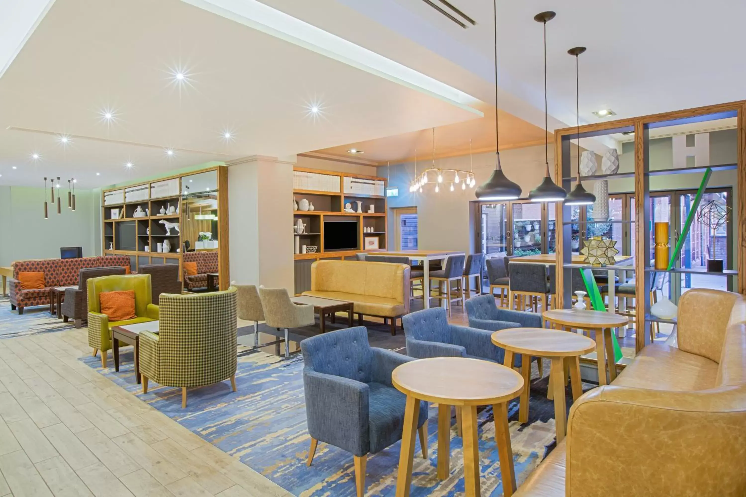 Lobby or reception, Lounge/Bar in Crowne Plaza Solihull, an IHG Hotel