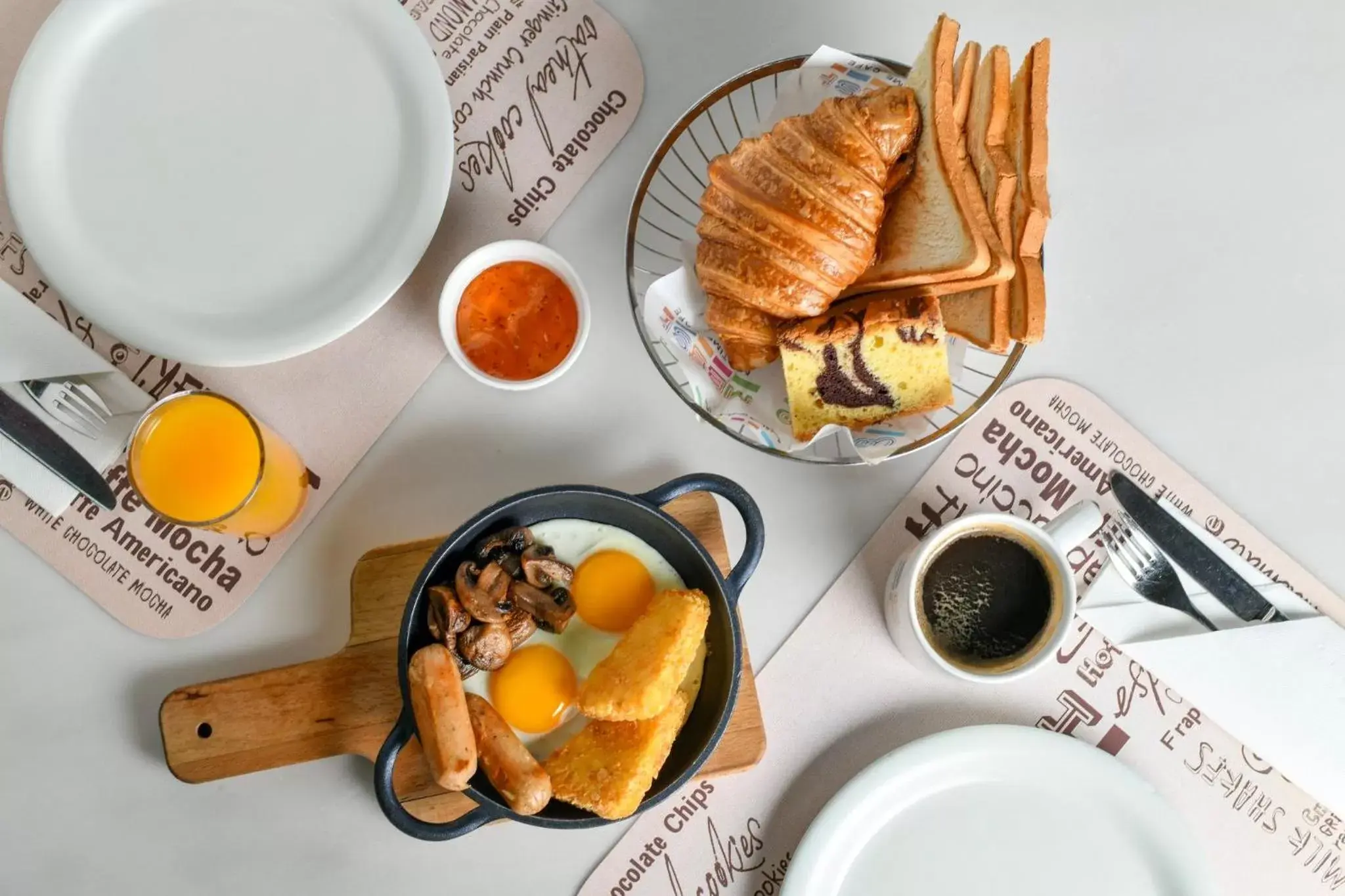 Restaurant/places to eat, Breakfast in Crowne Plaza Doha - The Business Park, an IHG Hotel