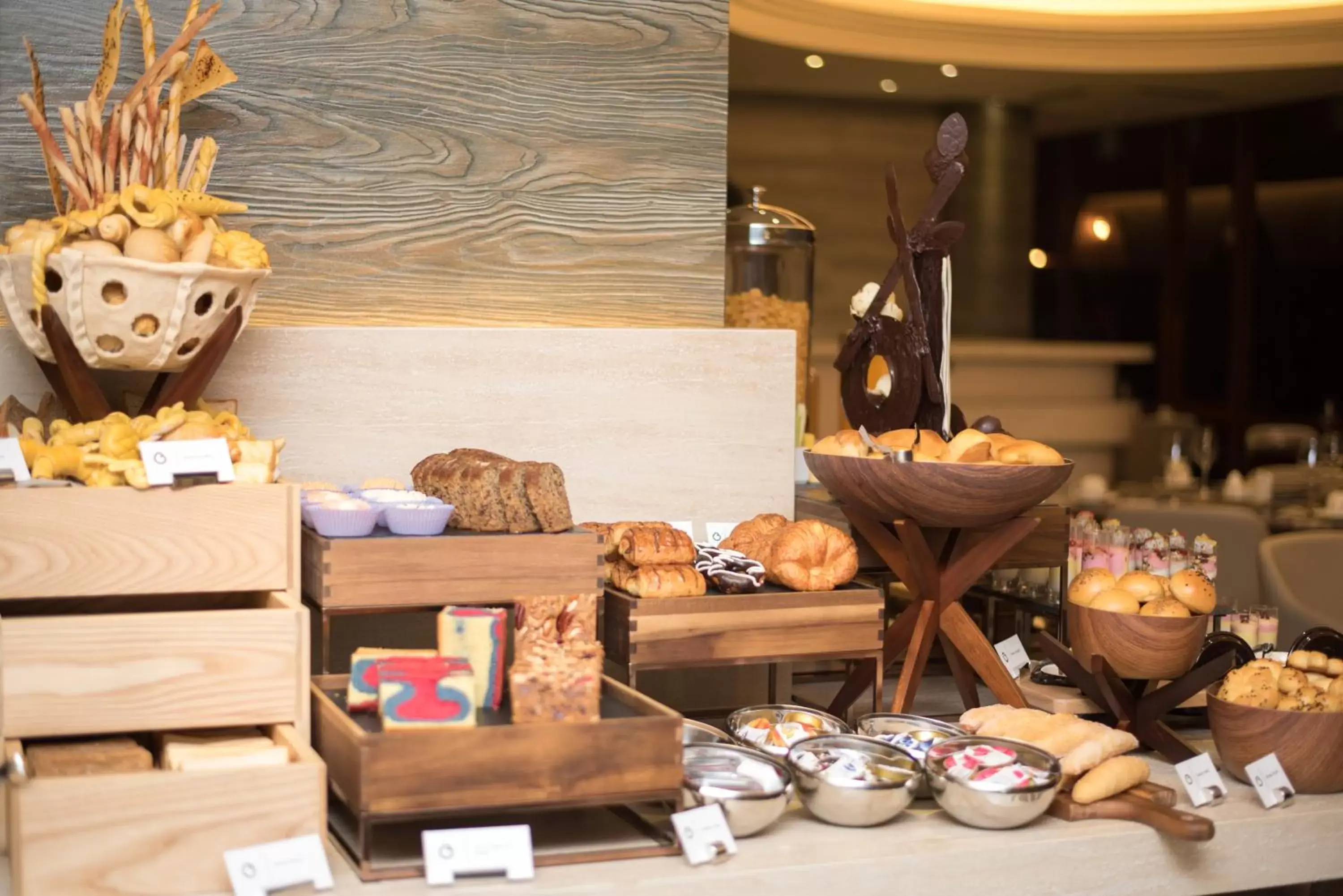 Restaurant/places to eat in Samann Grand Restaurant/places to eat in Samann Grand