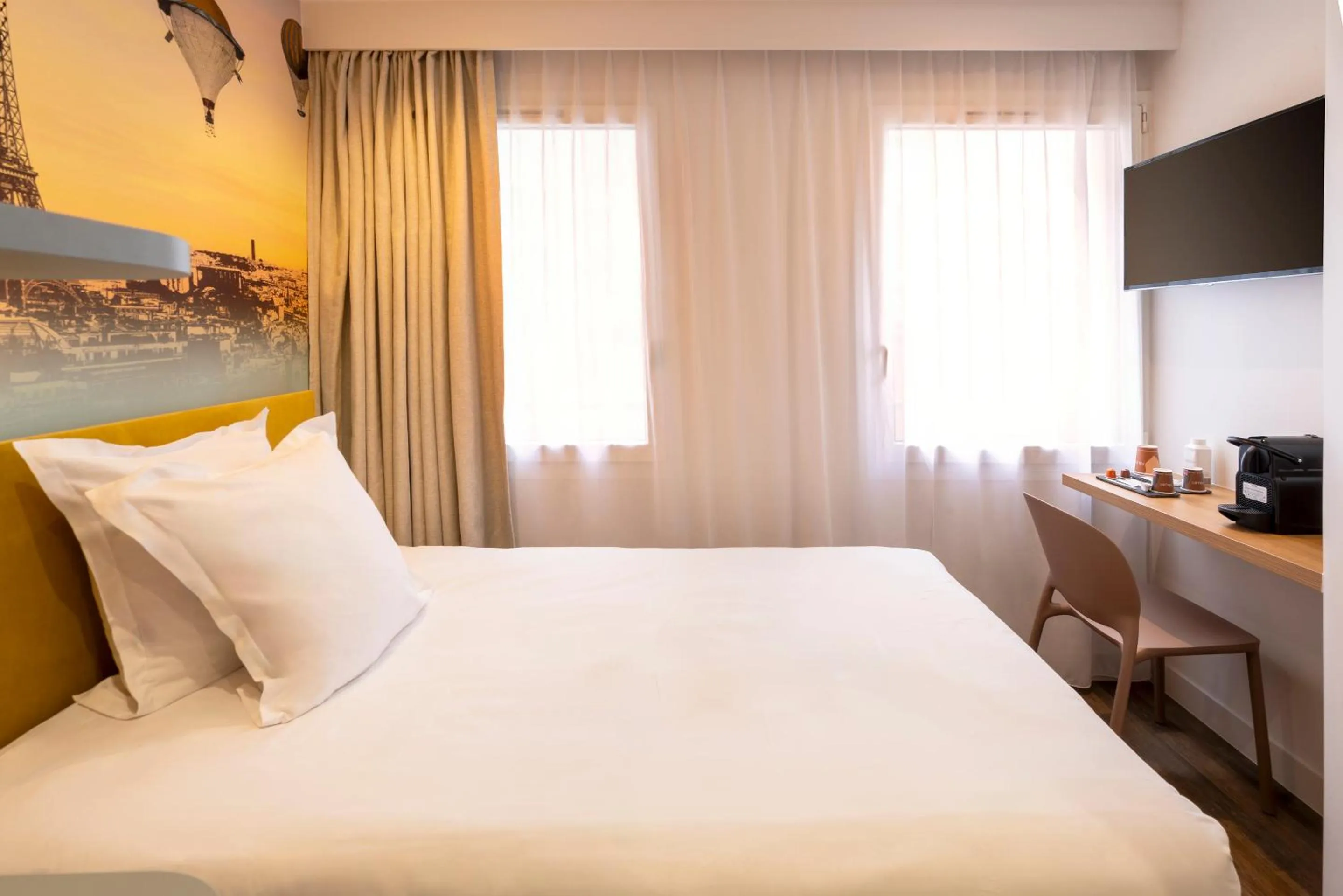 Bed in Hotel Apolonia Paris Mouffetard, Sure Hotel Collection by Best Western