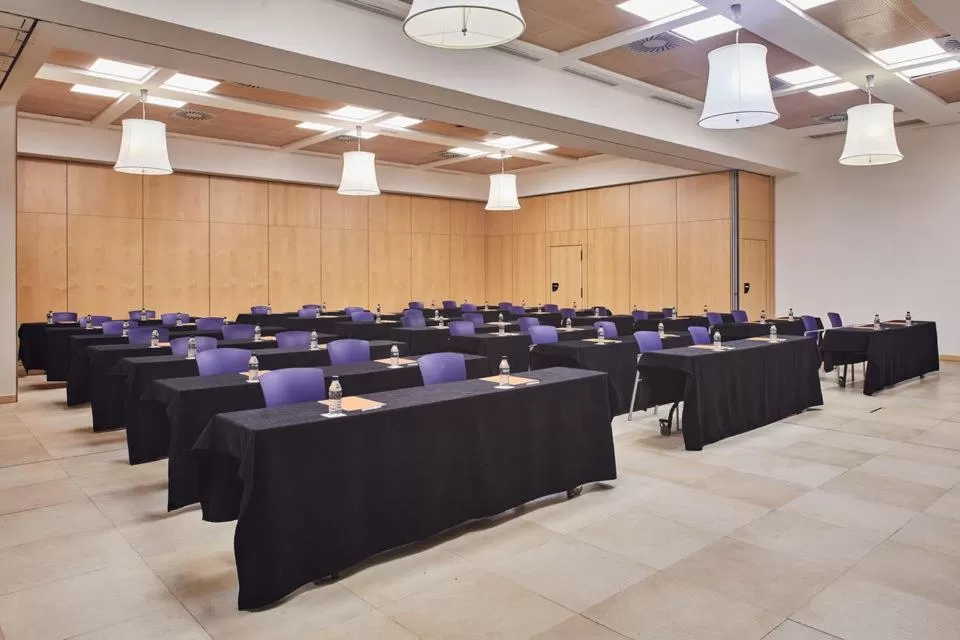 Meeting/conference room in Silken Puerta Valencia