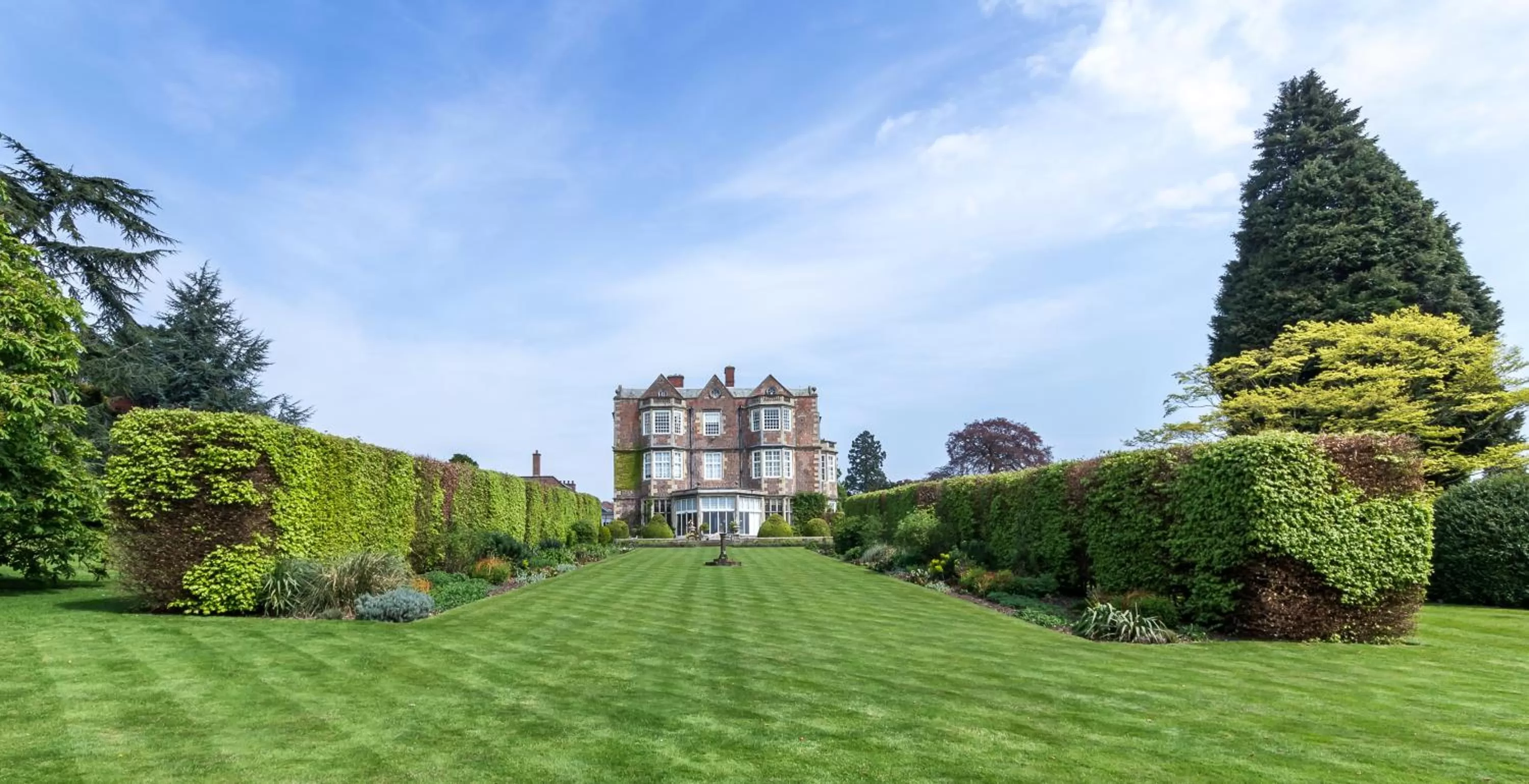 Facade/entrance in Goldsborough Hall