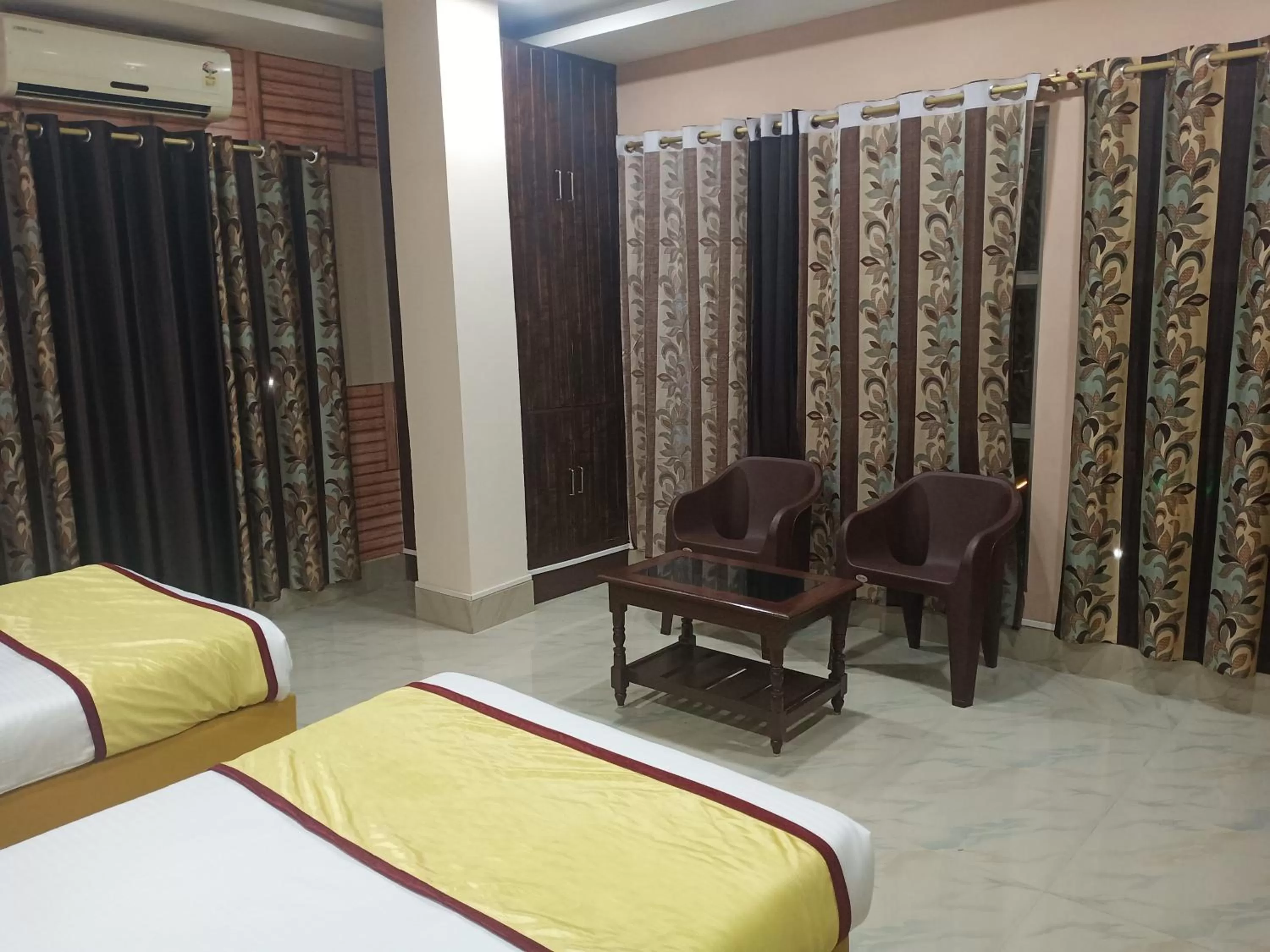 Seating area, Bed in URBAN COTTAGE