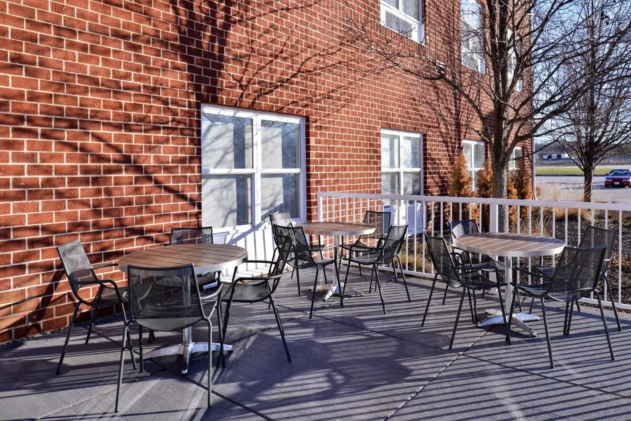Patio, Restaurant/Places to Eat in Holiday Inn Express Hotel & Suites St. Louis West-O'Fallon, an IHG Hotel