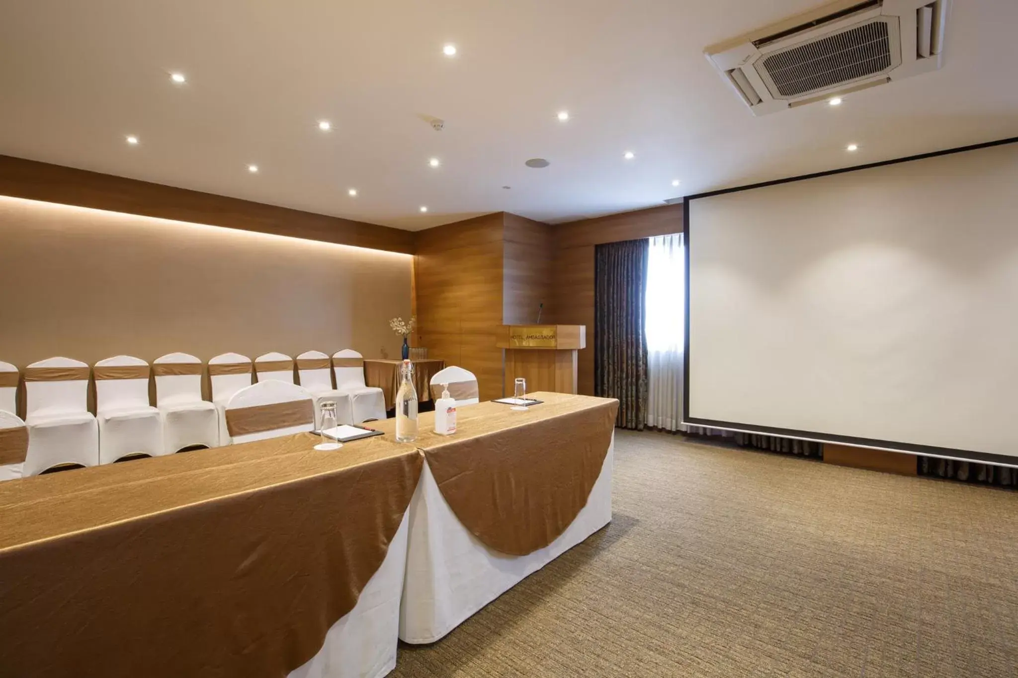 Business facilities in Hotel Ambassador by ACE Hotels