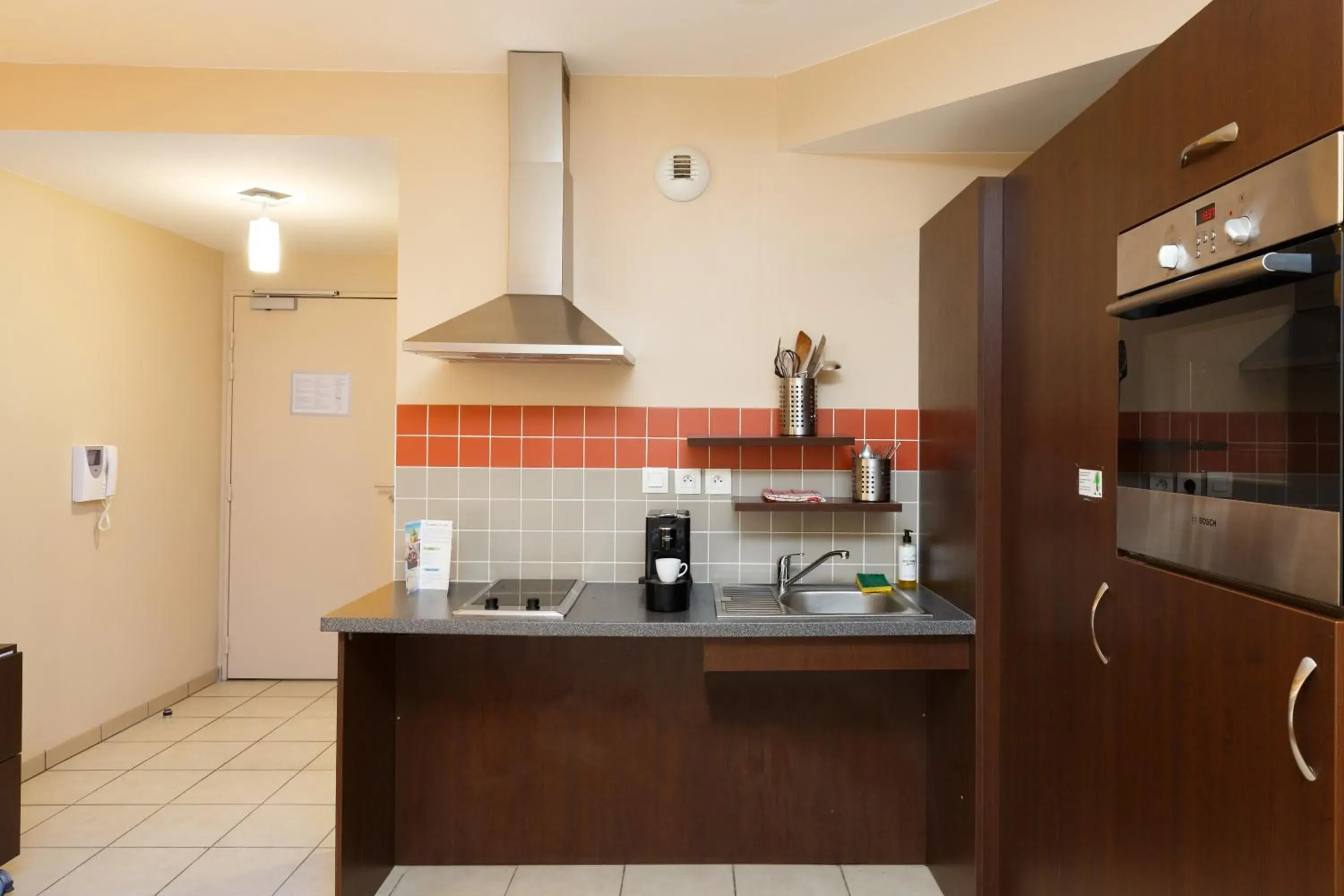 Kitchen or kitchenette, Kitchen/Kitchenette in Residhotel Toulouse Centre