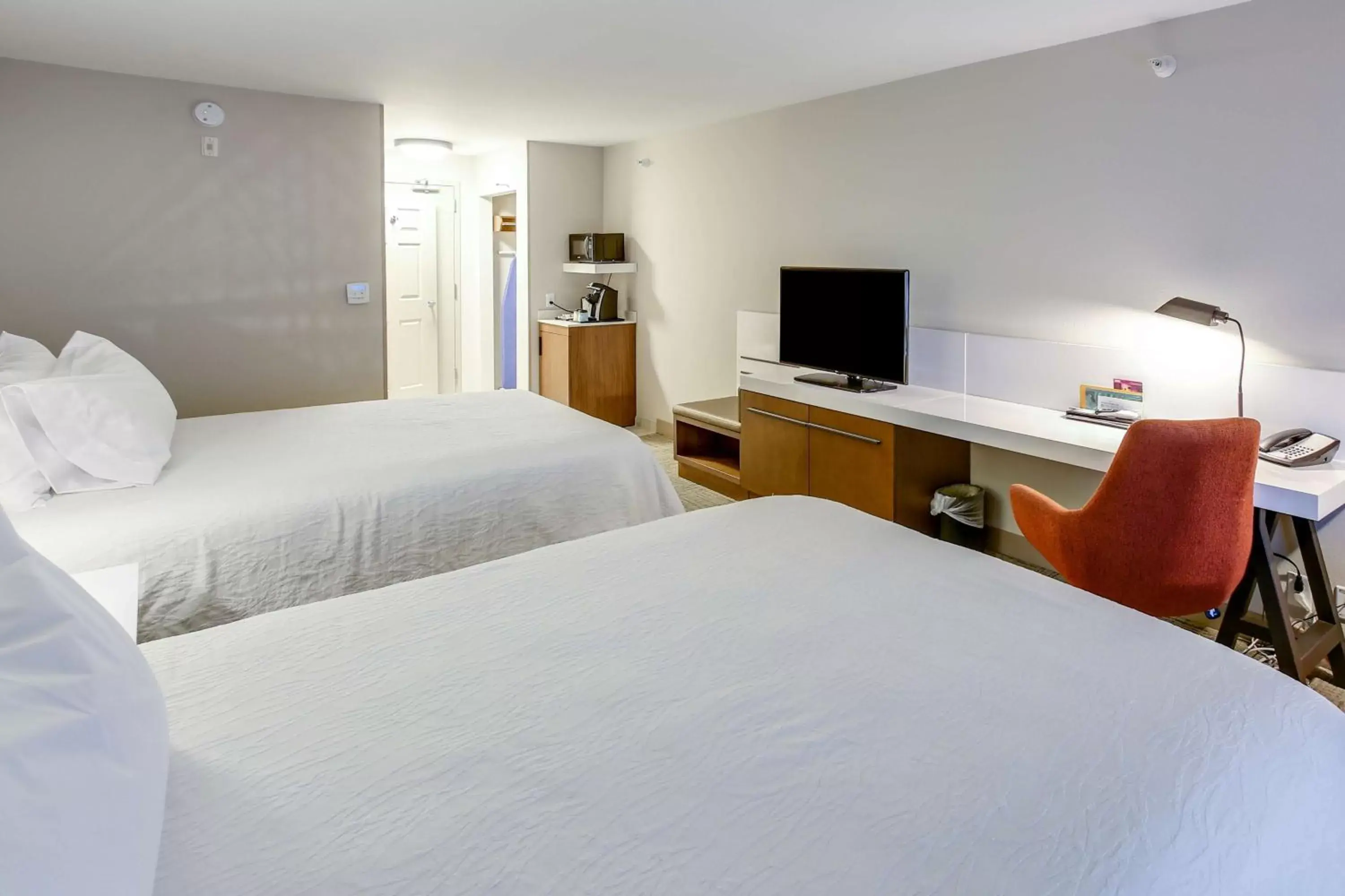 Bedroom, Bed in Hilton Garden Inn Ames