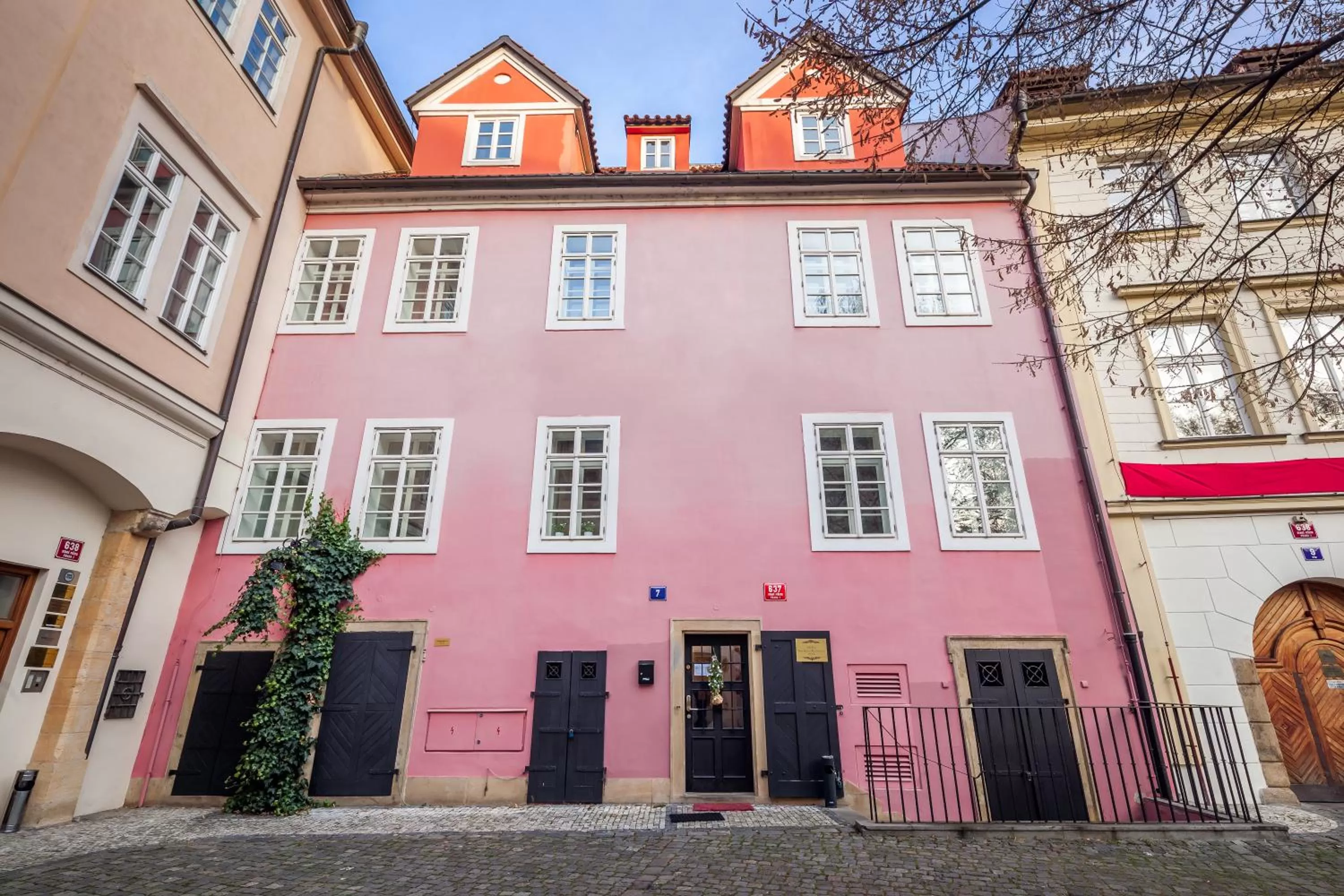Facade/entrance in Tyn Yard Residence