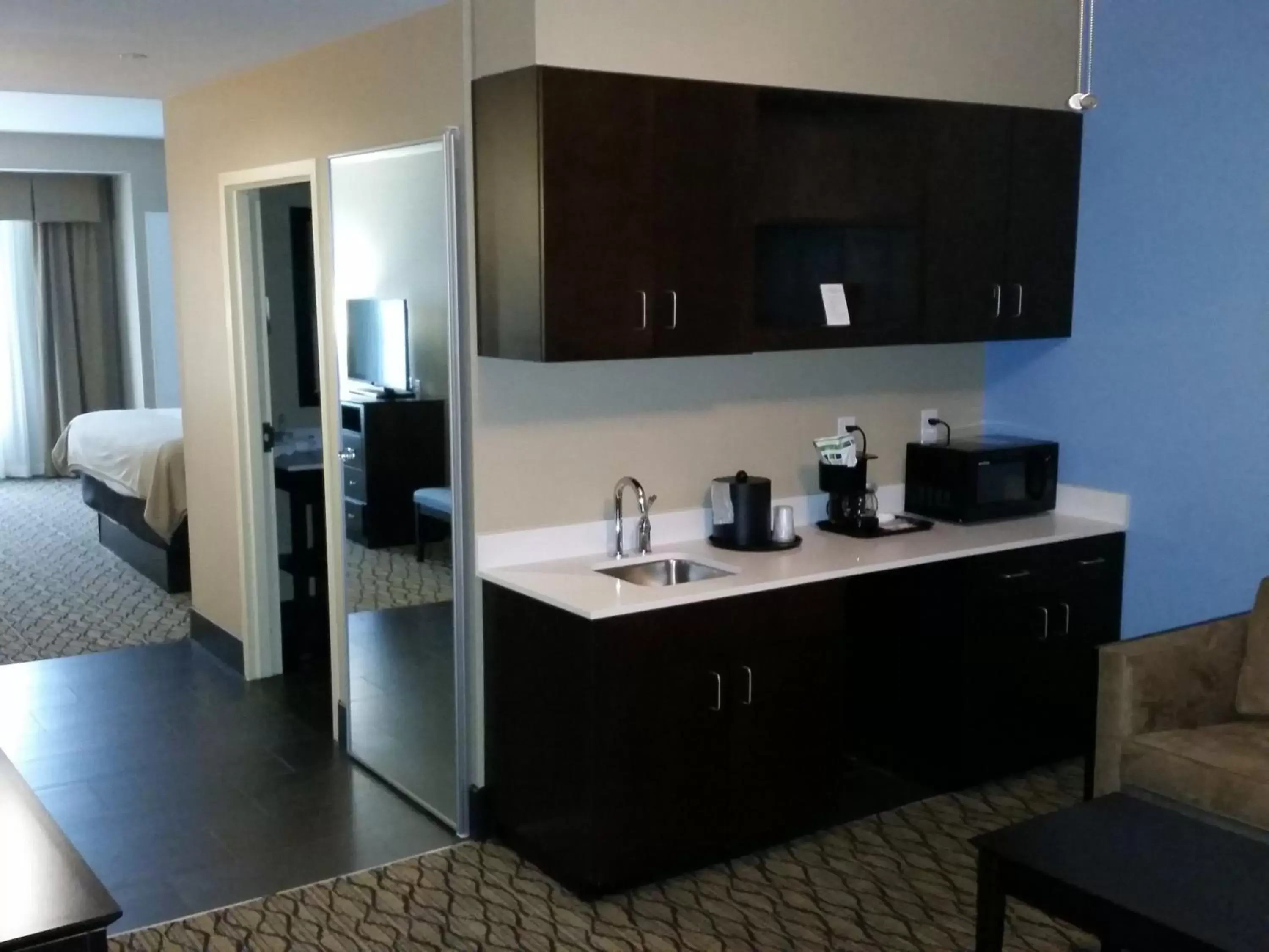 Photo of the whole room, TV/Entertainment Center in Holiday Inn Express and Suites Atascocita - Humble - Kingwood, an IHG Hotel