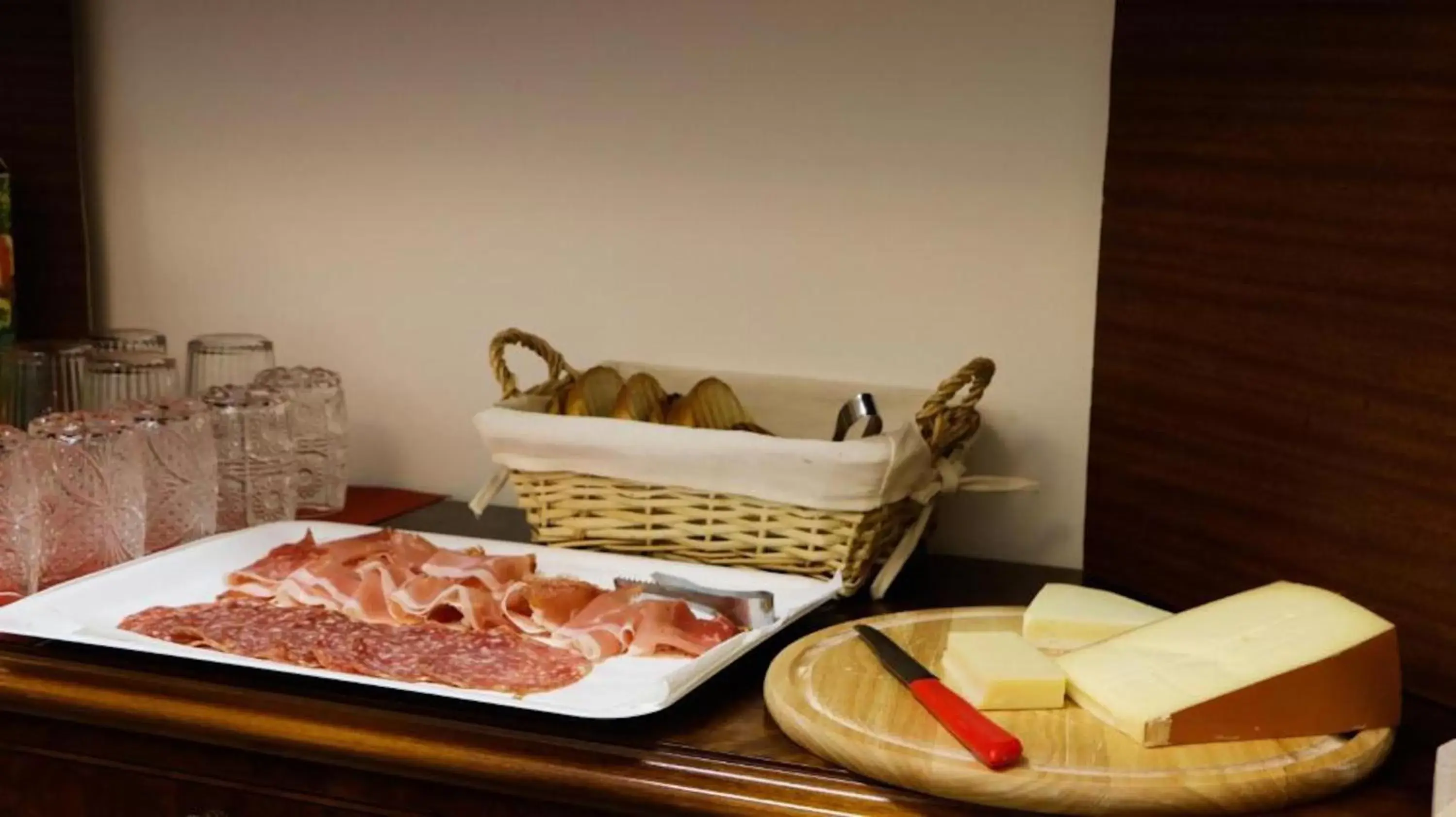Food and drinks in BQ House Castello Luxury Rooms