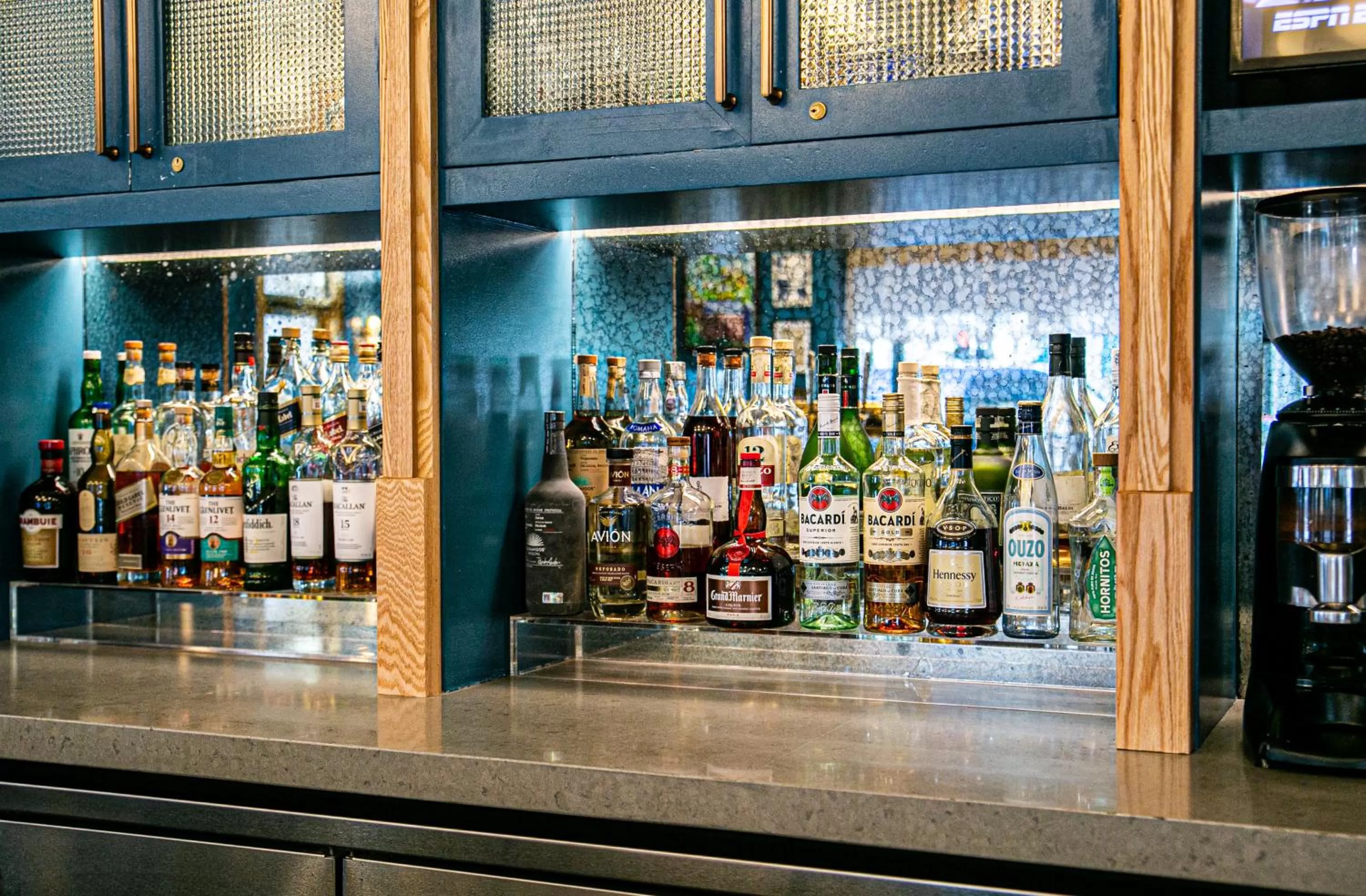 Lounge or bar in Sofitel Lafayette Square Washington DC