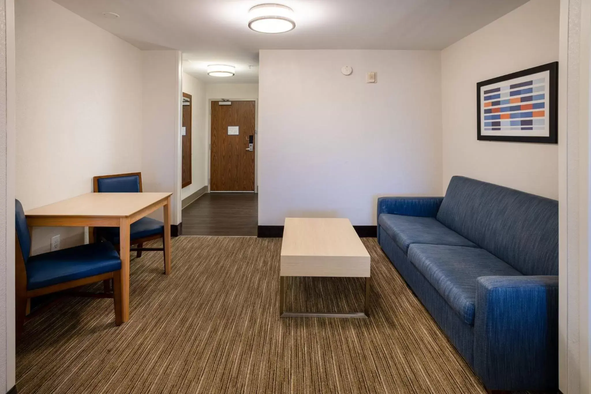 Photo of the whole room, Seating Area in Holiday Inn Express Hotel & Suites Salisbury - Delmar, an IHG Hotel