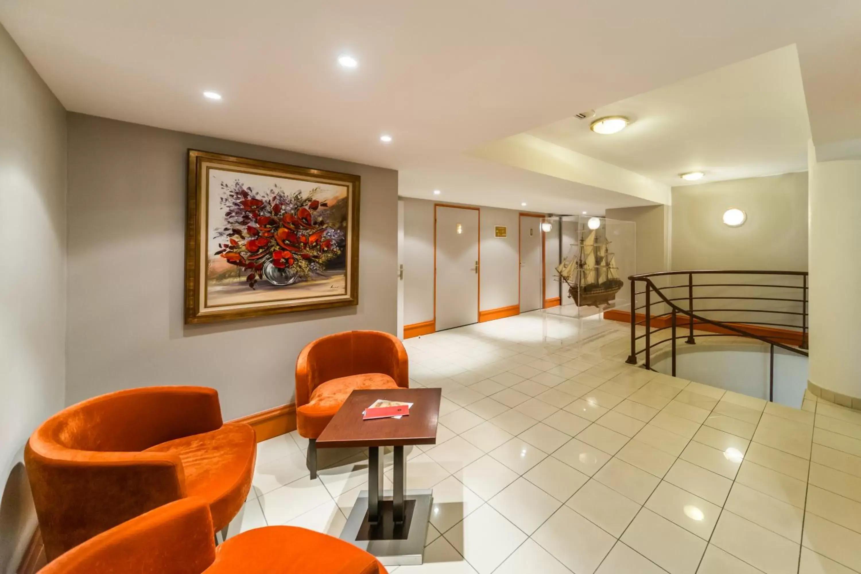 Seating area, Lobby/Reception in Hotel Continental Saint Raphael