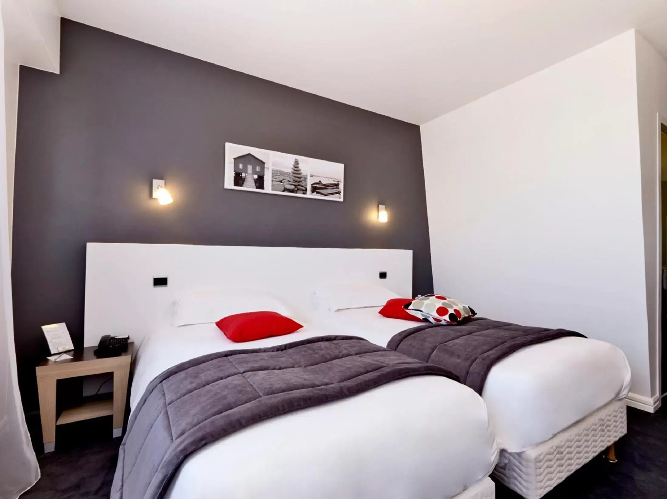 Bedroom, Bed in Kyriad Prestige Les Sables d'Olonne - Plage - Centre des Congrès