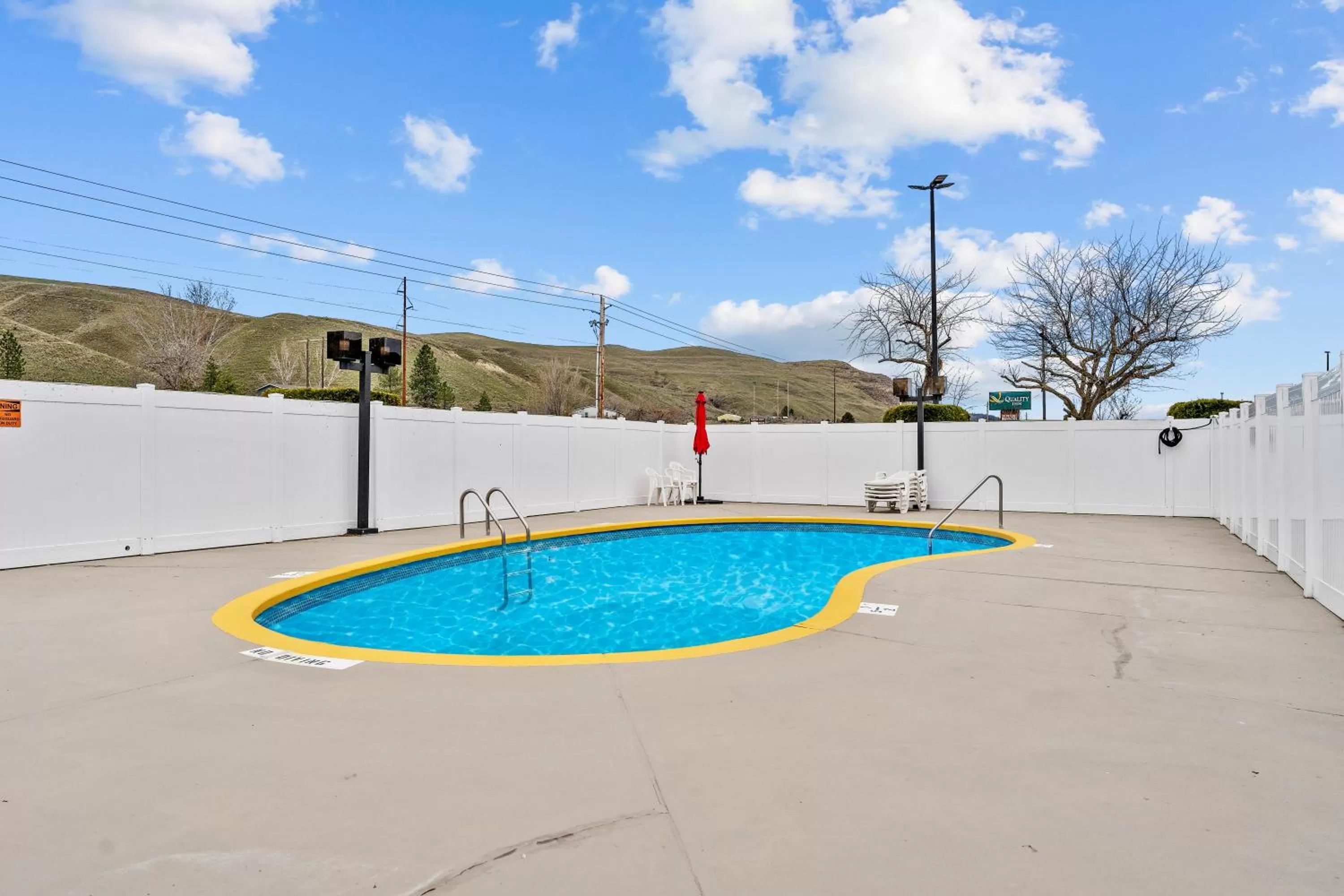 Swimming pool in Quality Inn & Suites Okanogan - Omak