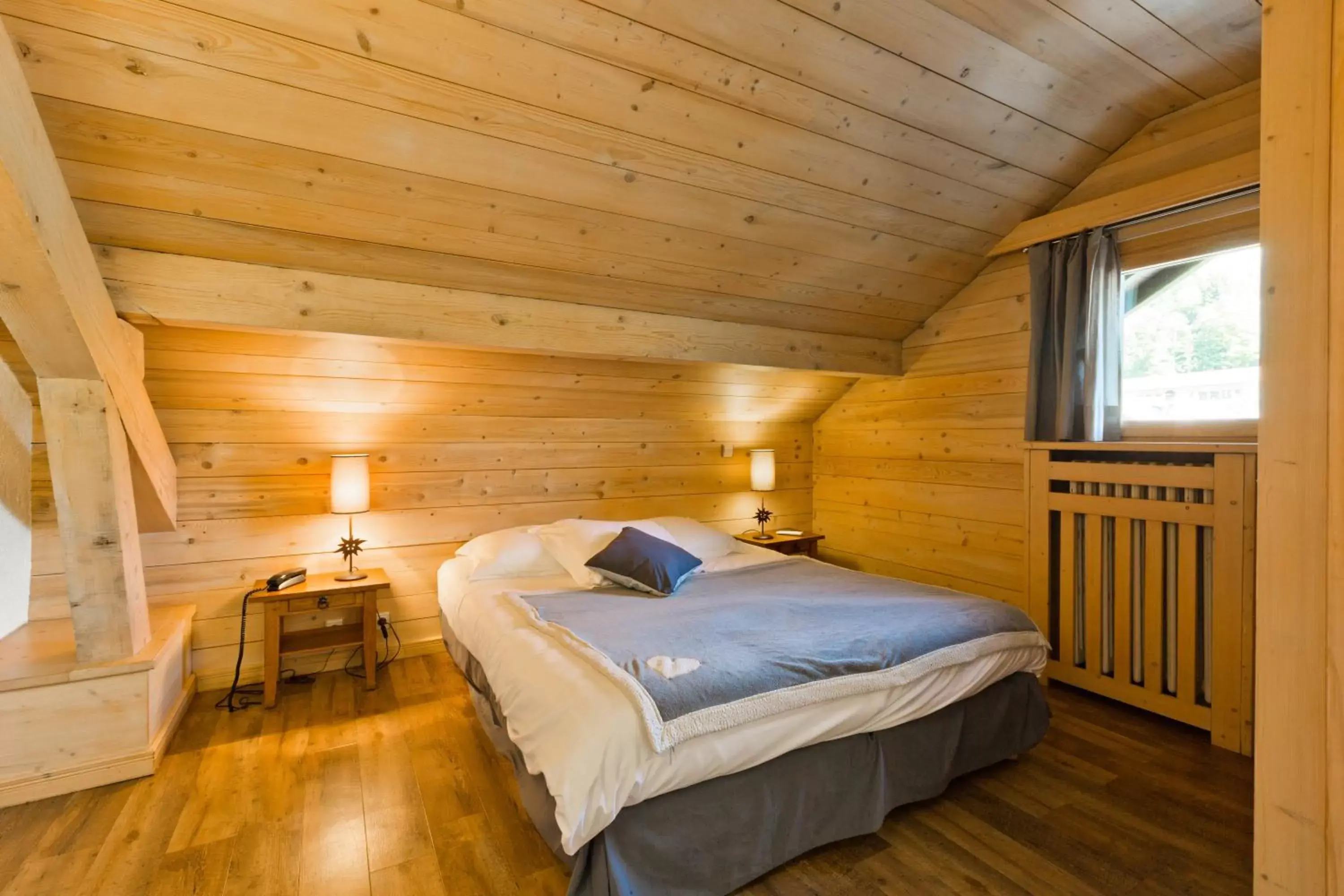 Photo of the whole room, Bed in Hotel La Montagne