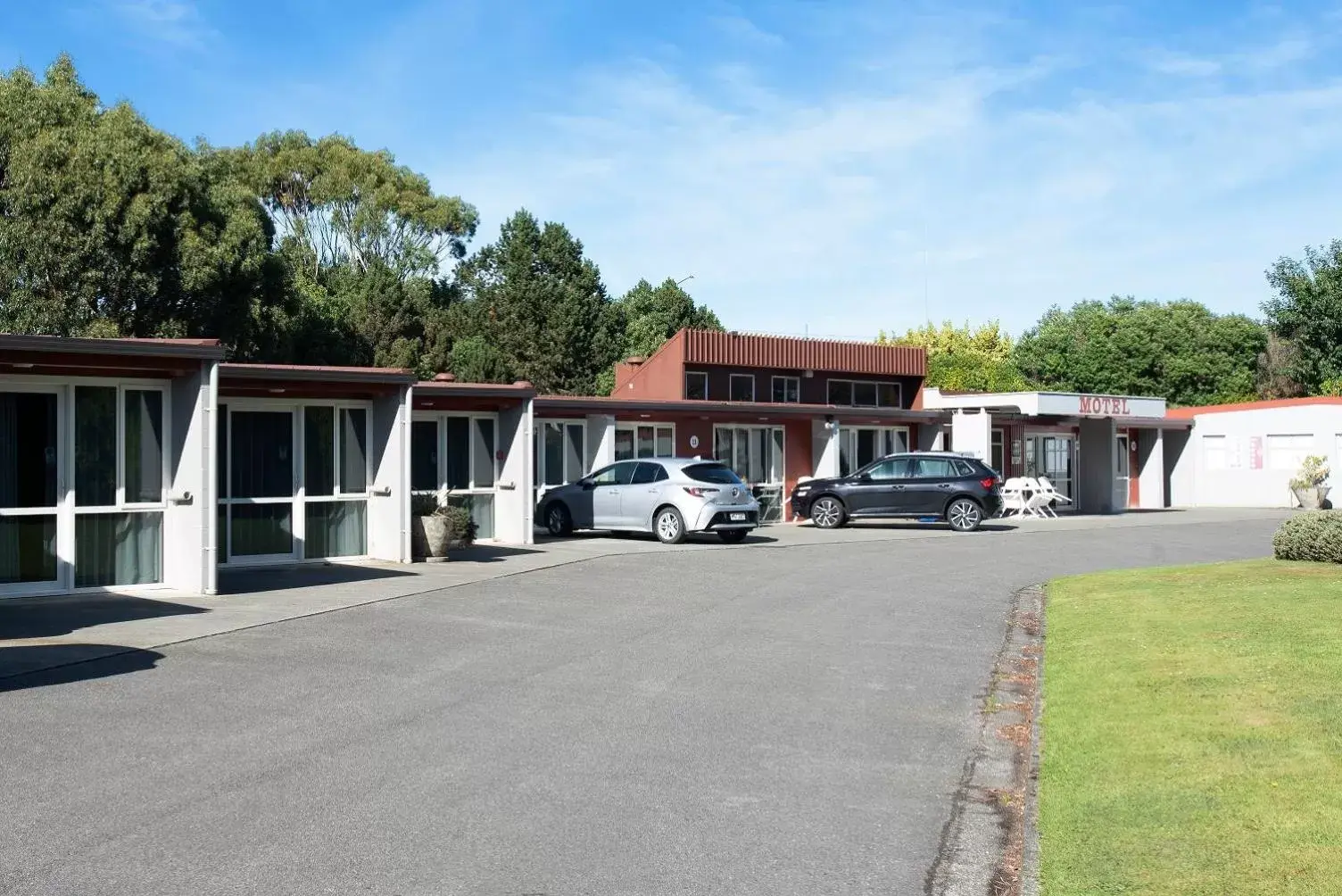 Property Building in Ascot Park Hotel