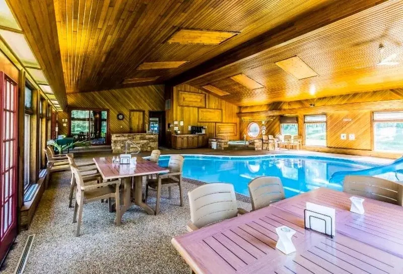 Swimming Pool in Rustlers Lodge
