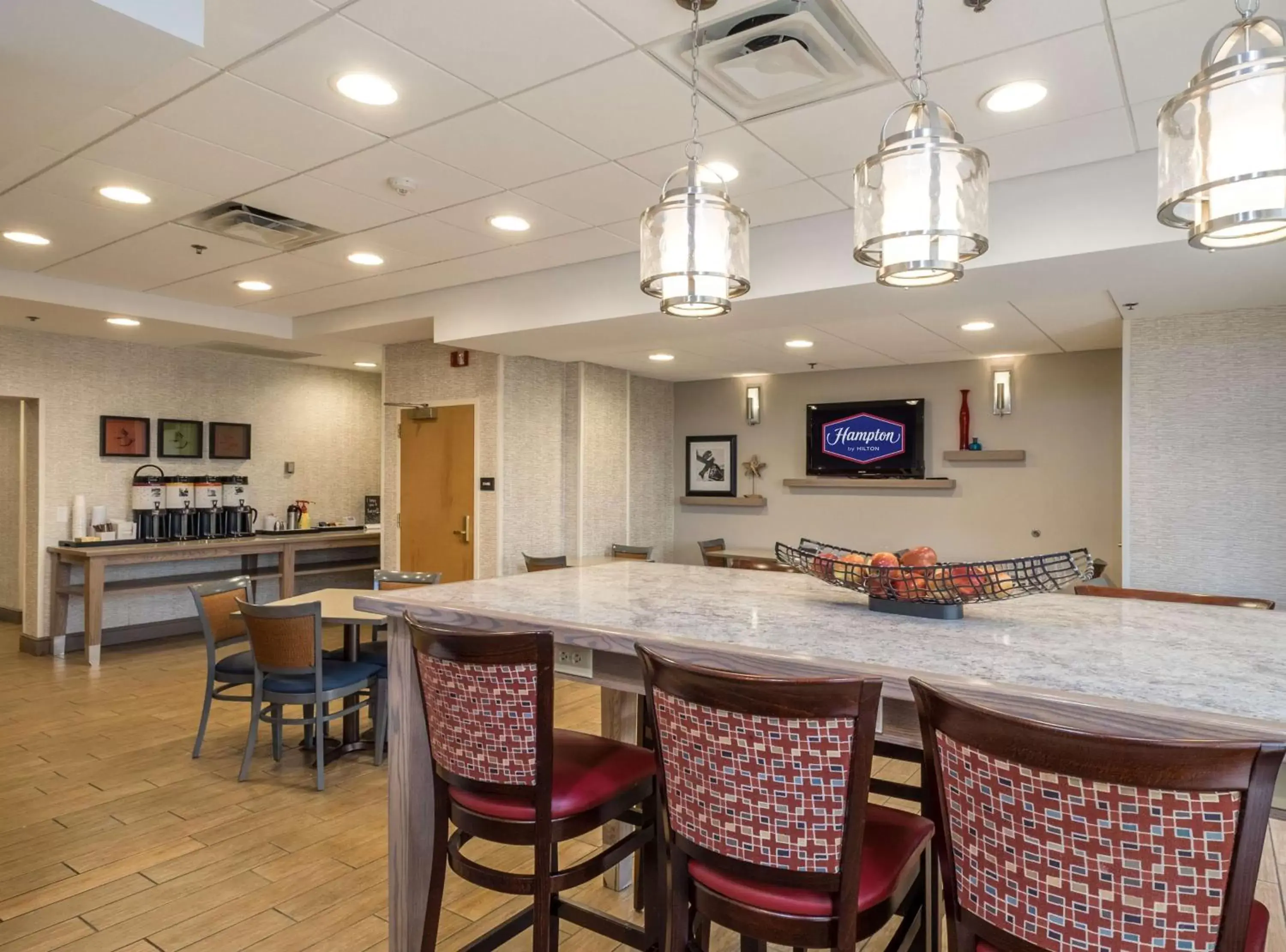 Lobby or reception, Lounge/Bar in Hampton Inn Freeport/Brunswick