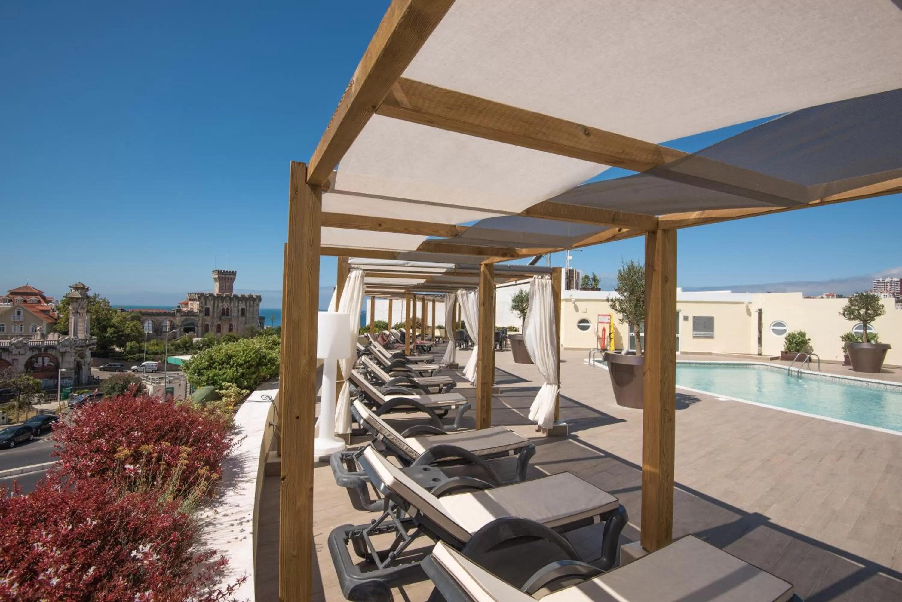 Swimming pool in Vila Galé Estoril