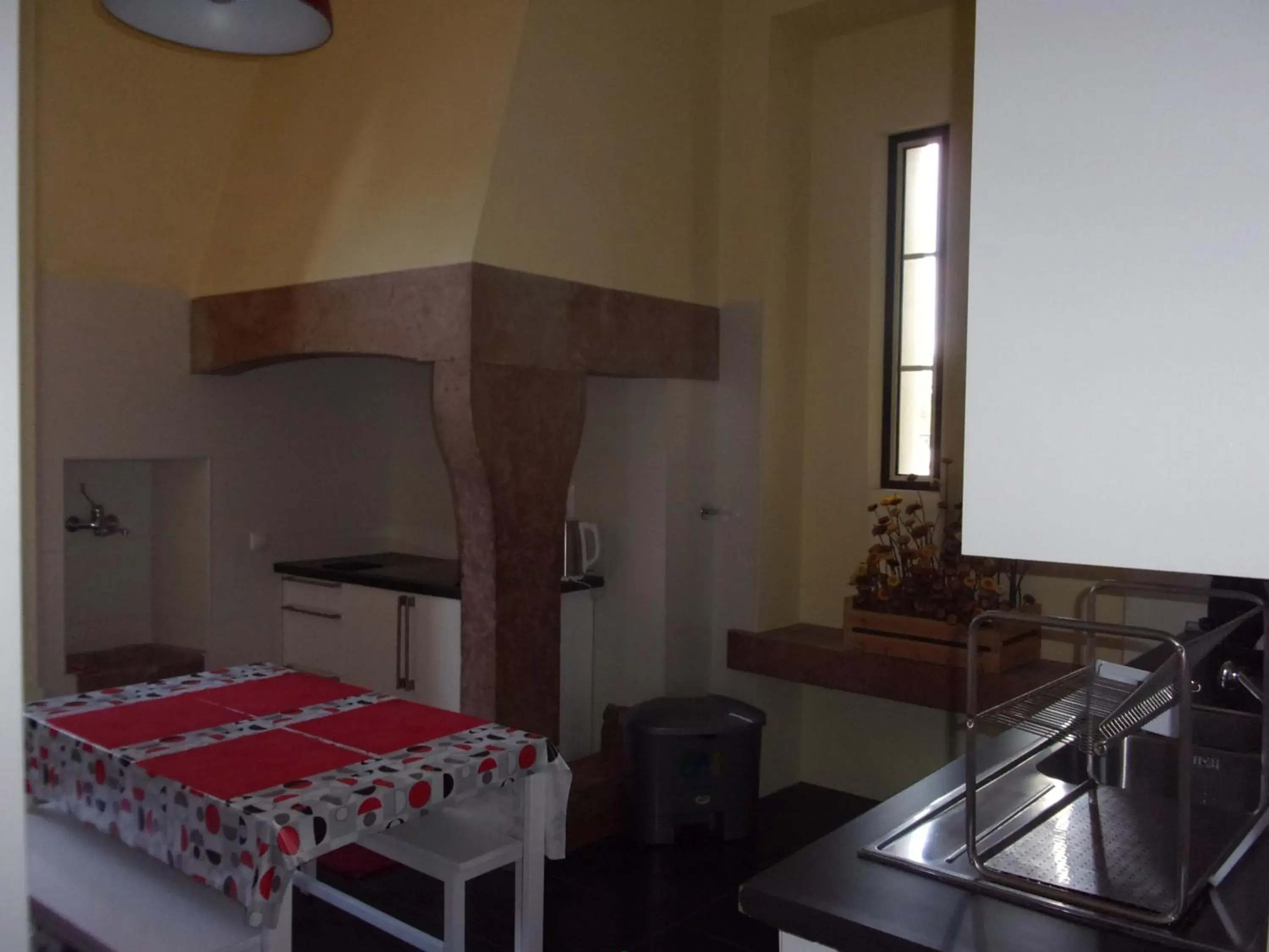 Kitchen or kitchenette, Dining Area in Hostel 402