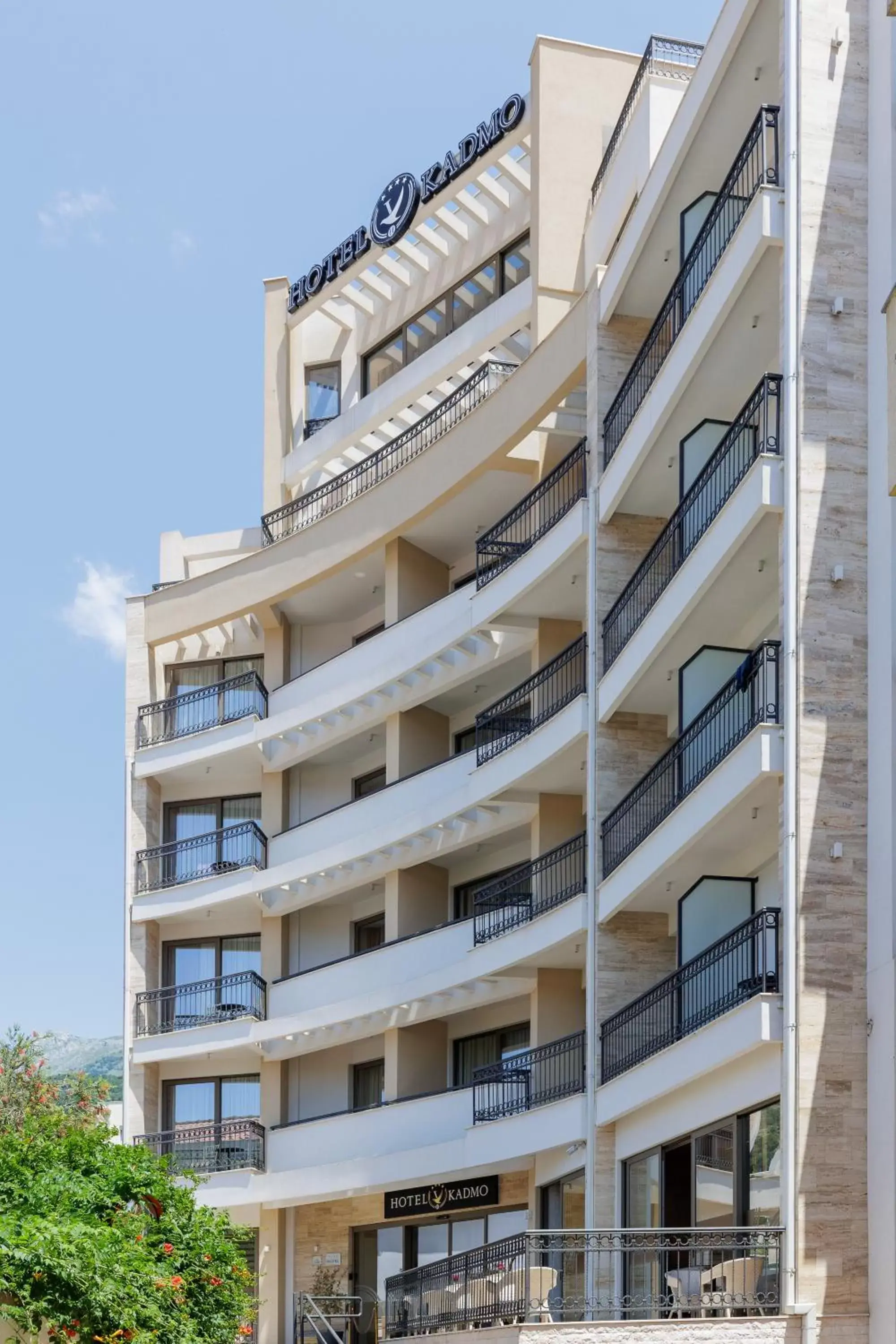 Property building in Hotel Kadmo by Aycon Property building in Hotel Kadmo by Aycon