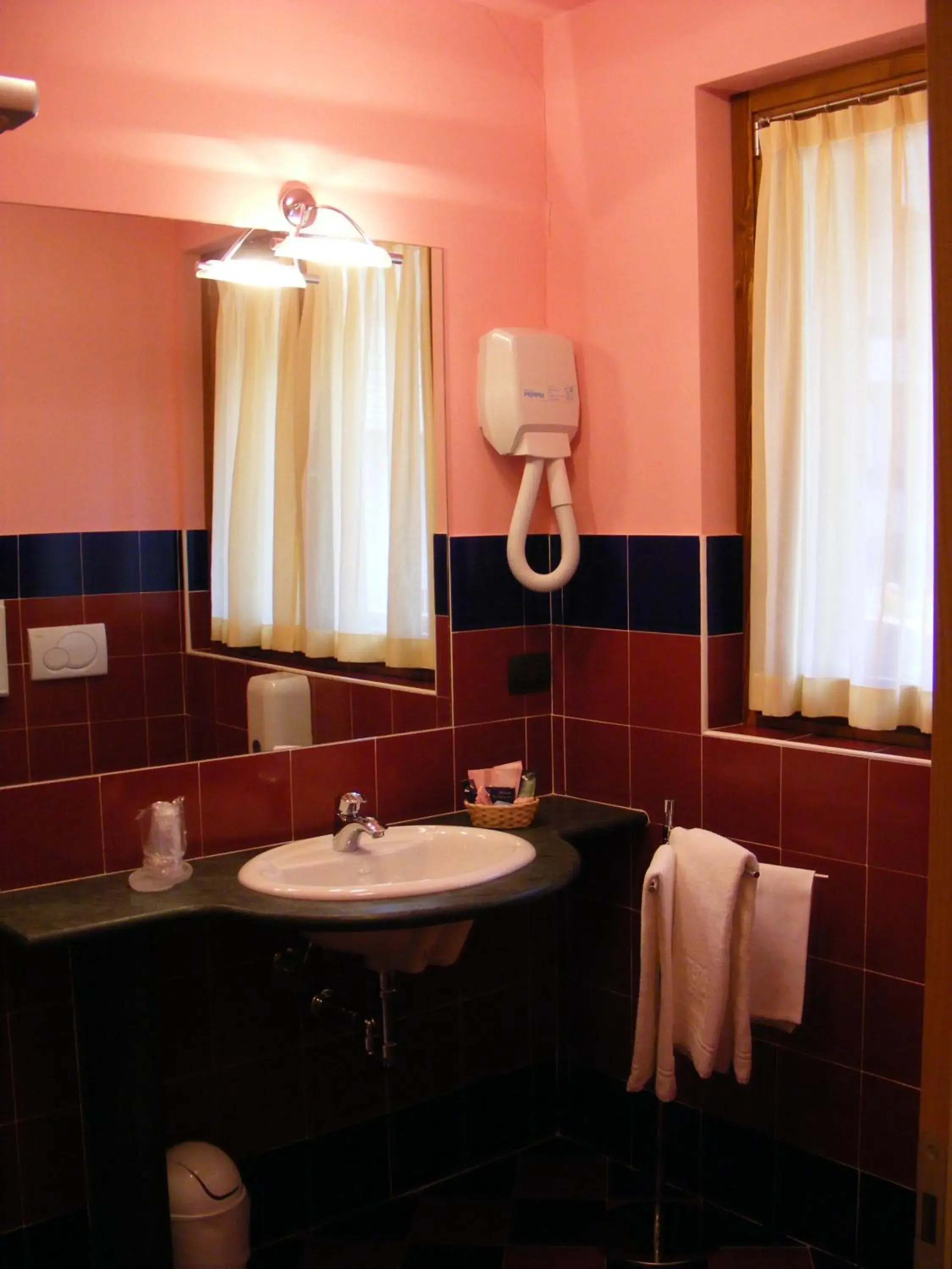 Bathroom in Hotel Arisch