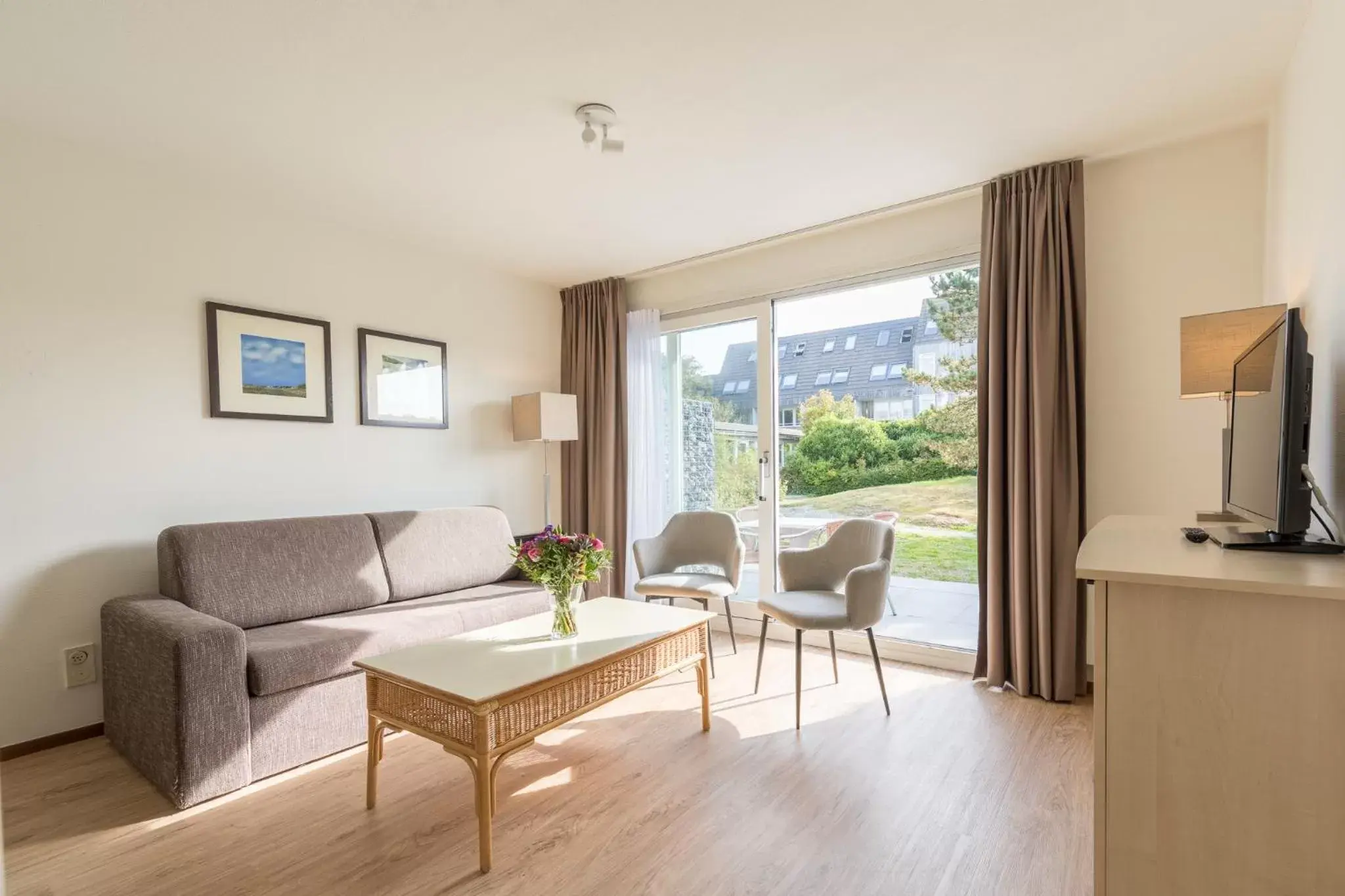 Seating area in Fletcher Hotel-Restaurant Amelander Kaap Seating area in Fletcher Hotel-Restaurant Amelander Kaap