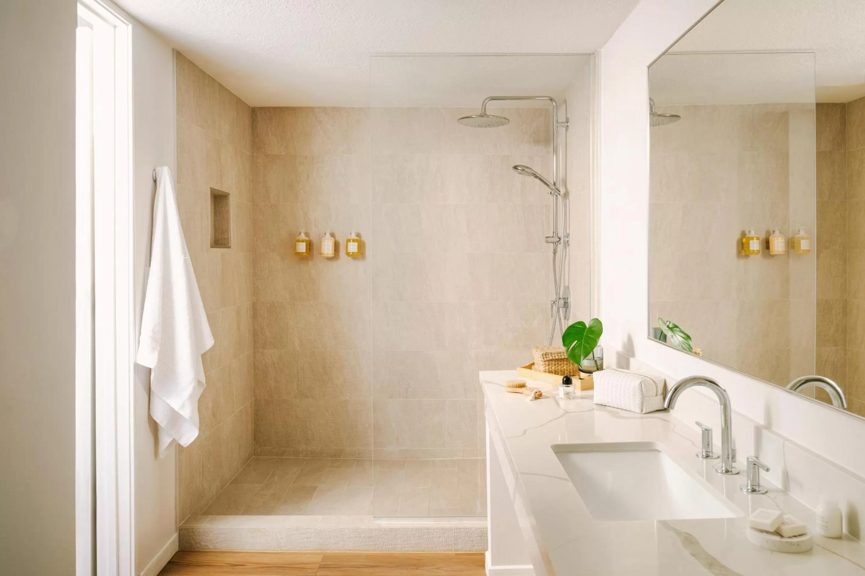 Living room, Bathroom in Sonder La Ensenada