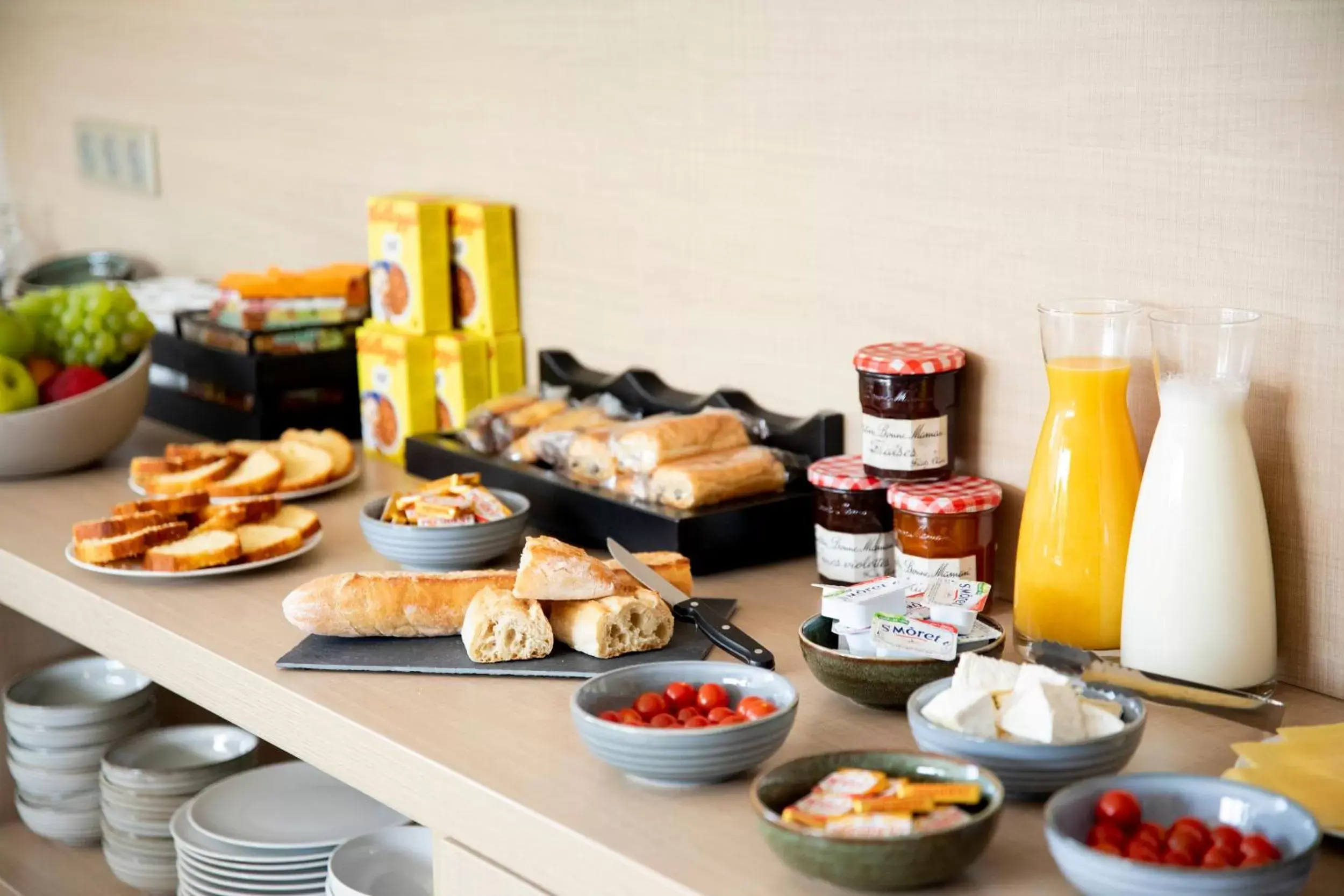 Breakfast in Aparthotel Adagio Access Nogent sur Marne