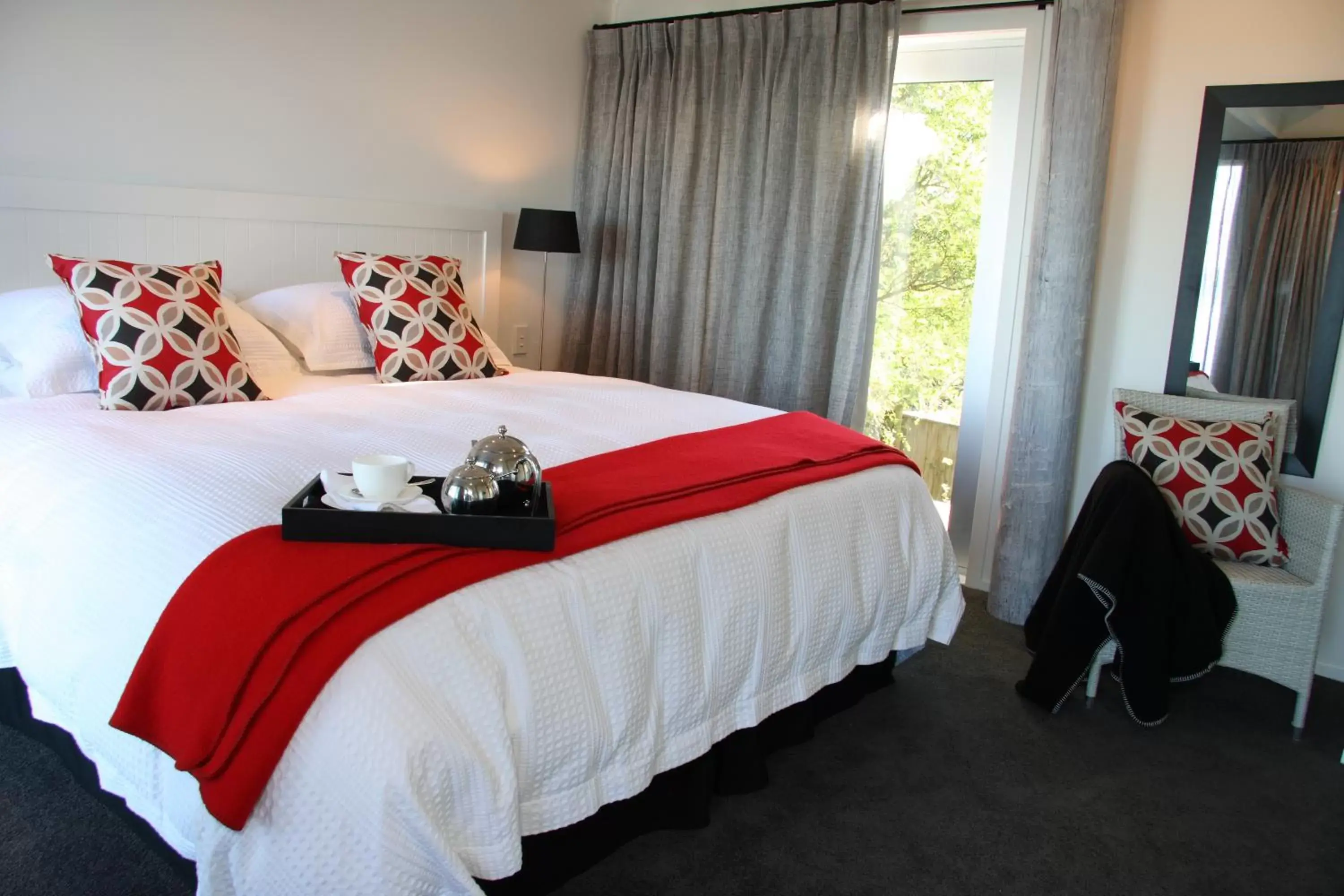 Bed in Acacia Cliffs Lodge