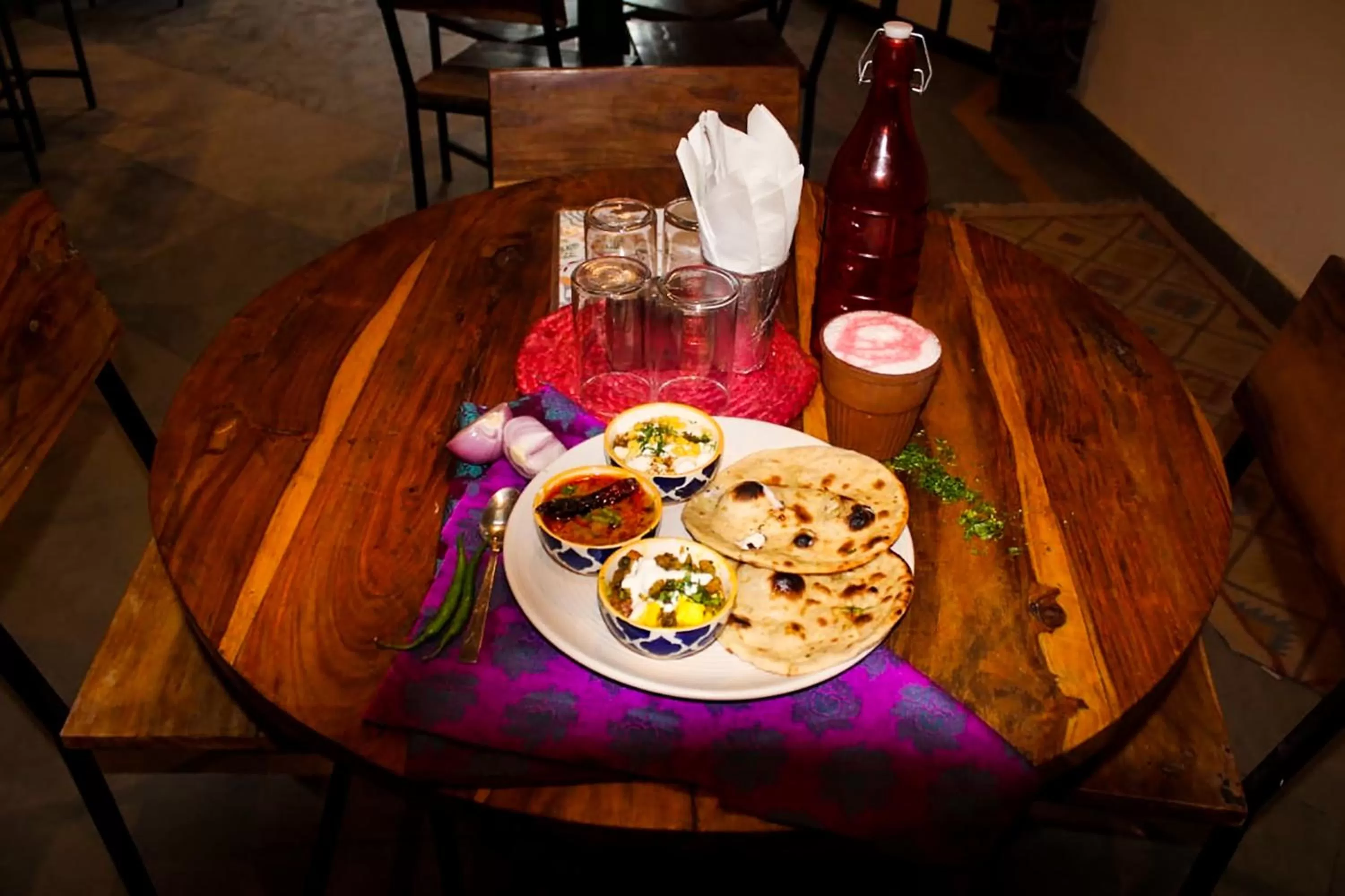 Restaurant/places to eat in Hotel Pearl - Mahipalpur Delhi Airport