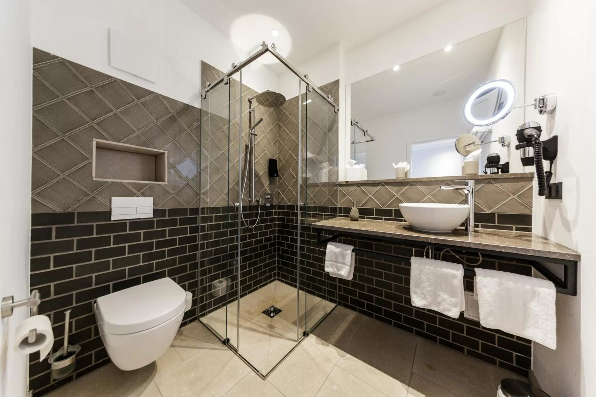 Shower in cantera by Wiegand