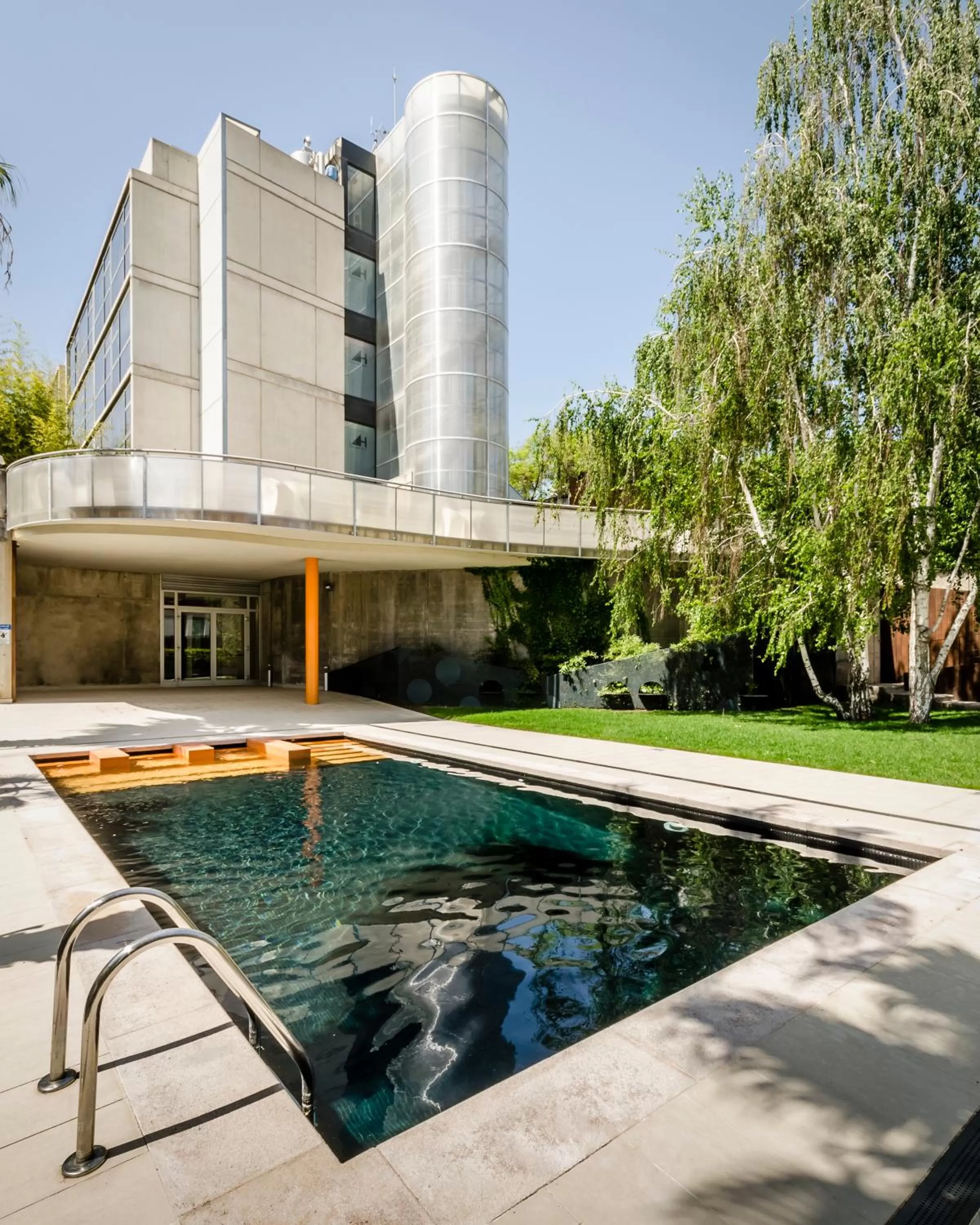 Facade/entrance in Ikonik Anglí