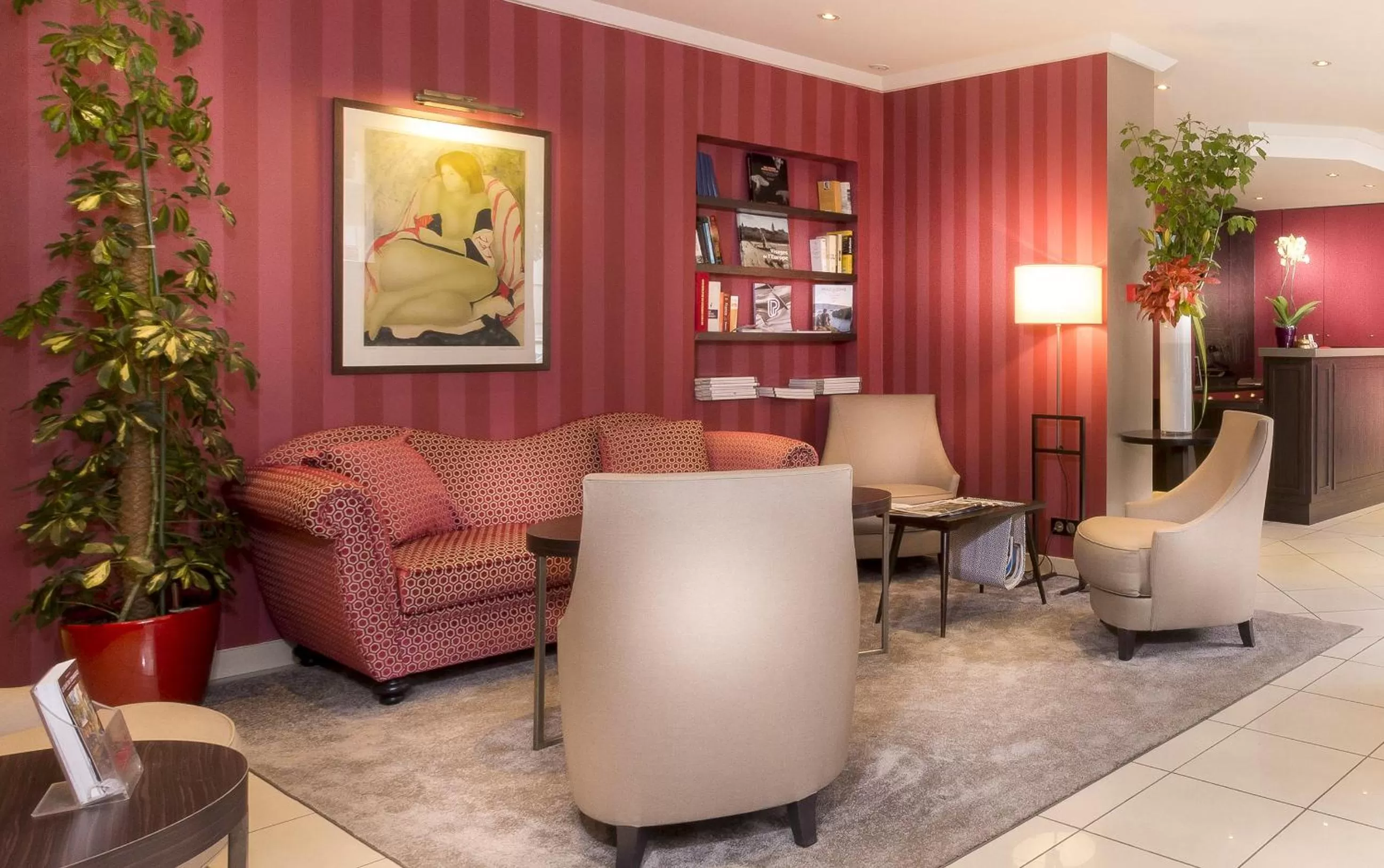 Lobby or reception in Europe Hotel Paris Eiffel