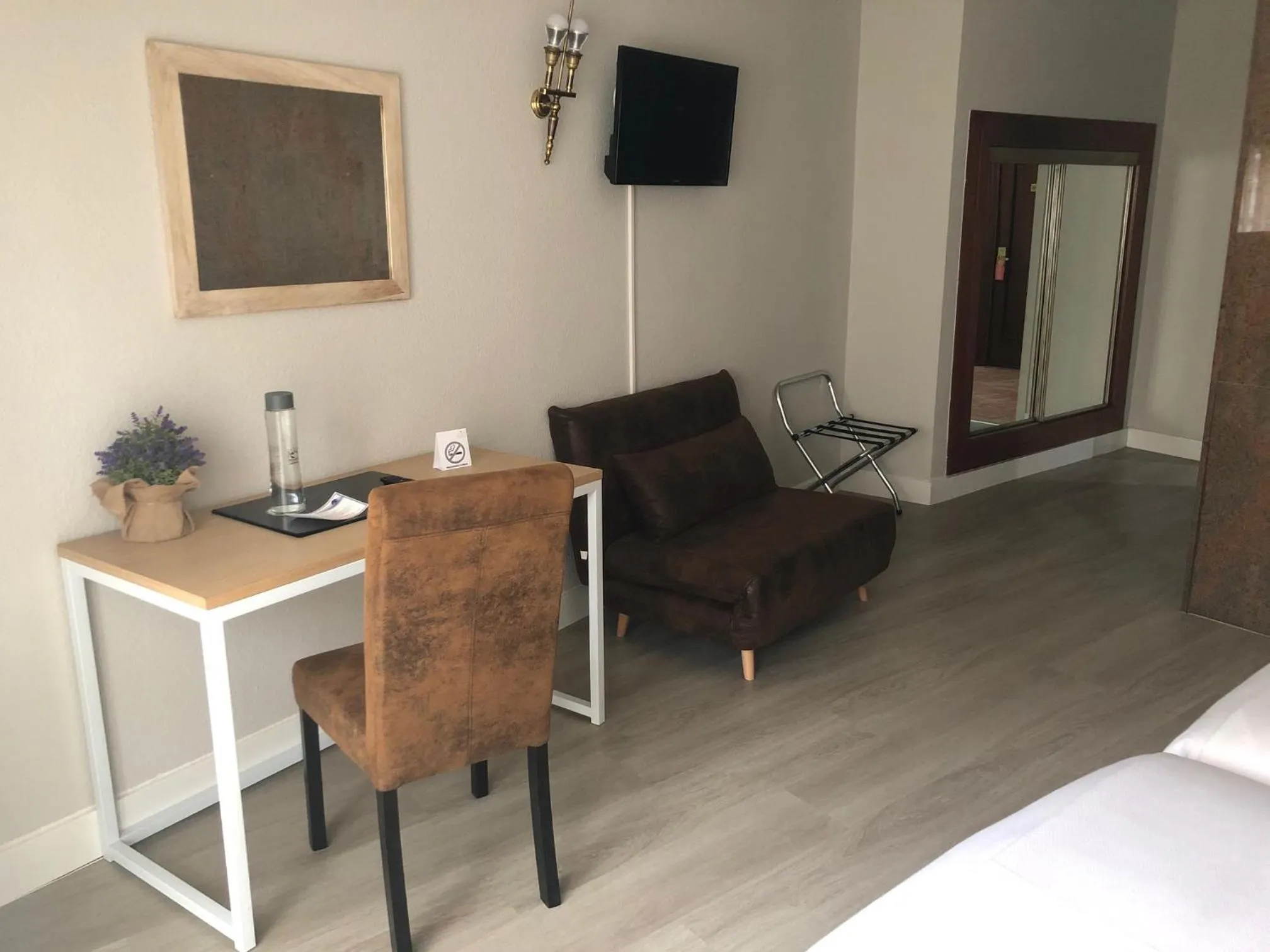 Seating area, Bed in Hotel Marqués de Santillana