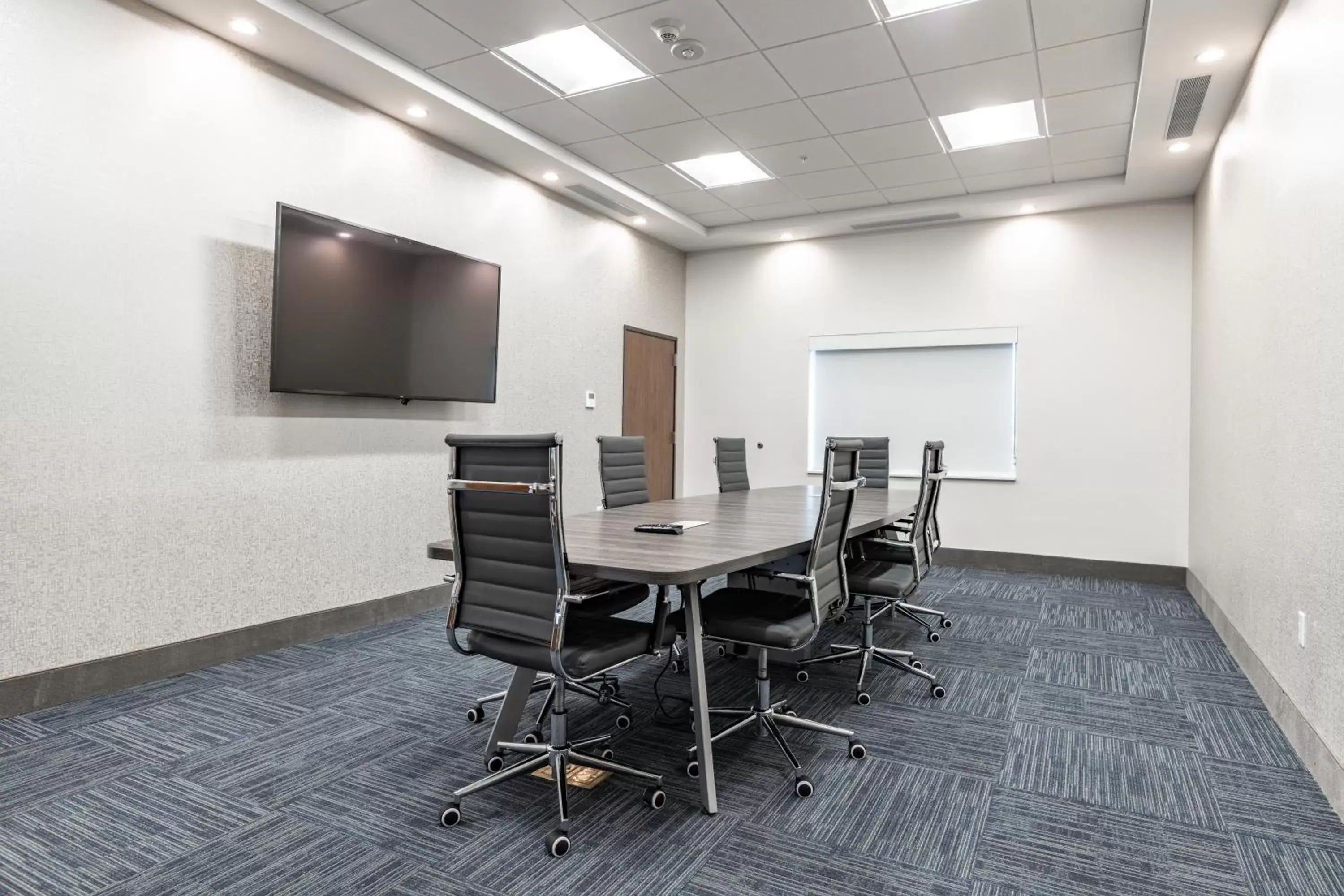 Meeting/conference room in Holiday Inn Express & Suites - Moundsville, an IHG Hotel